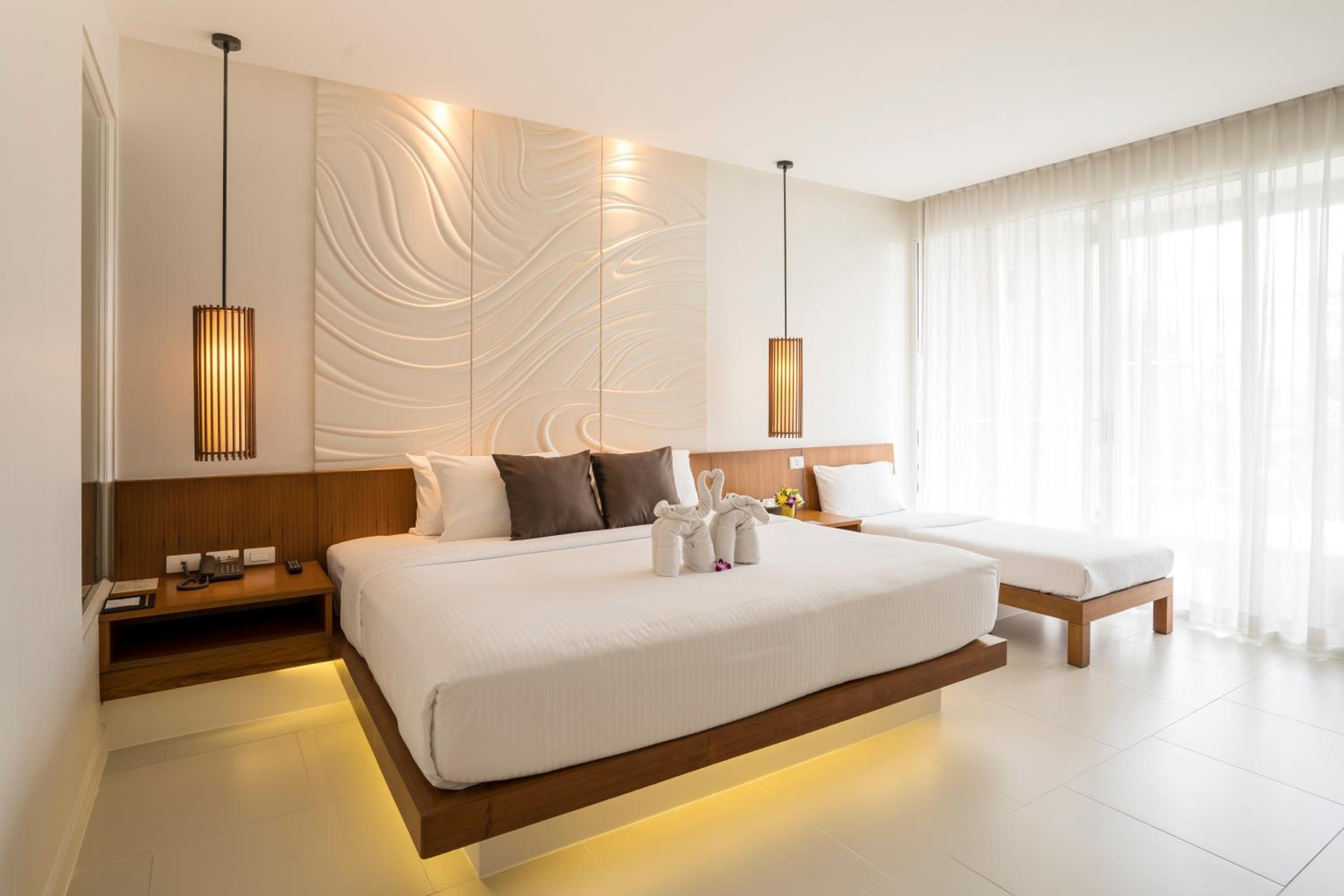 Deluxe Family Room with Balcony - Photo 4