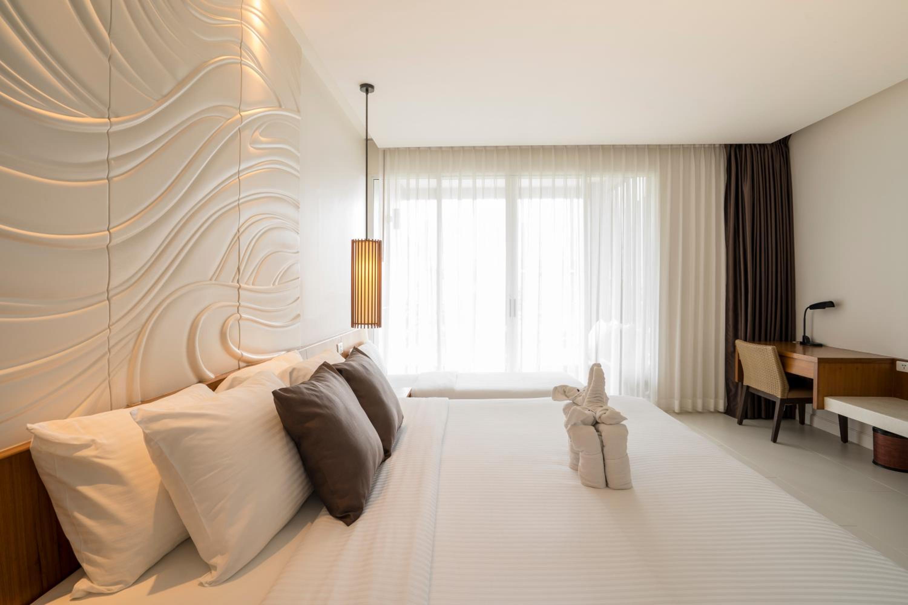 Deluxe Family Room with Balcony - Photo 3