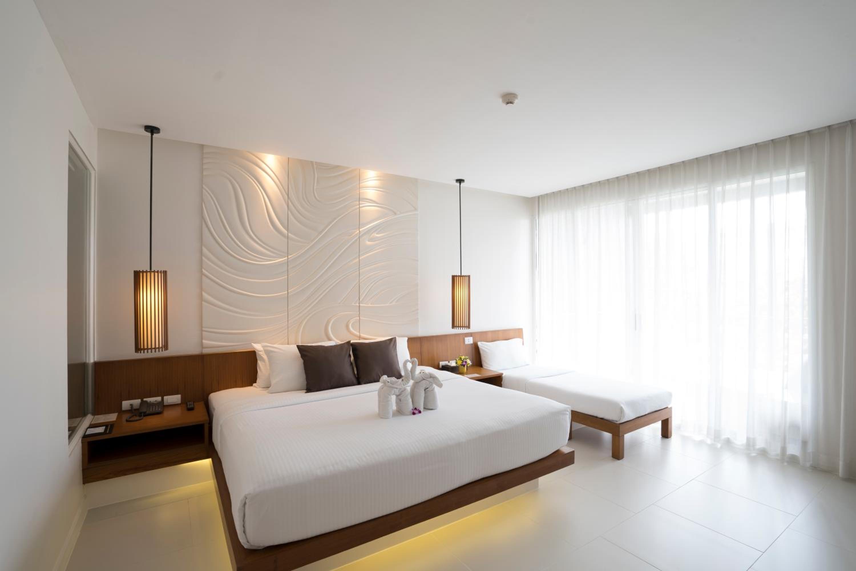 Deluxe Family Room with Balcony - Photo 2
