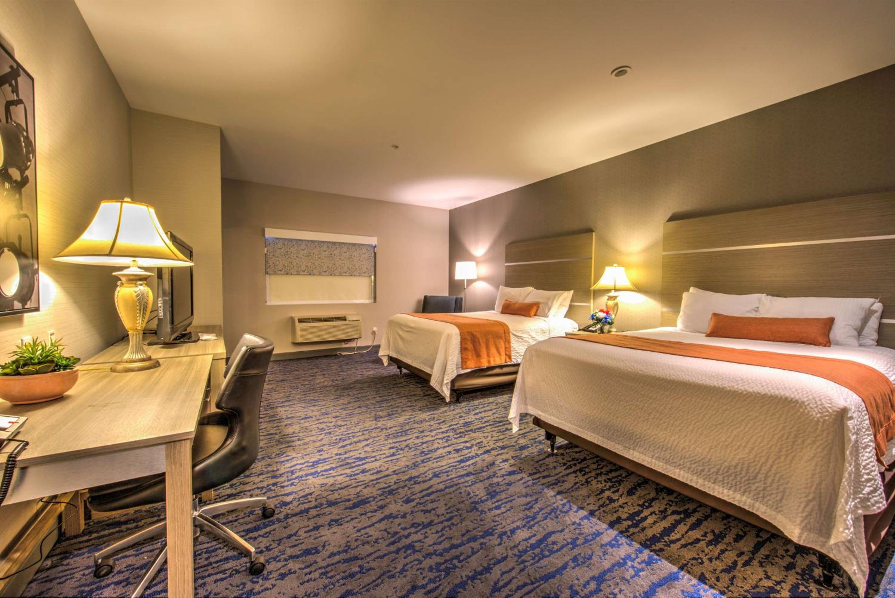 Queen Room with Two Queen Beds and Roll-In Shower - Disability Access photo 1