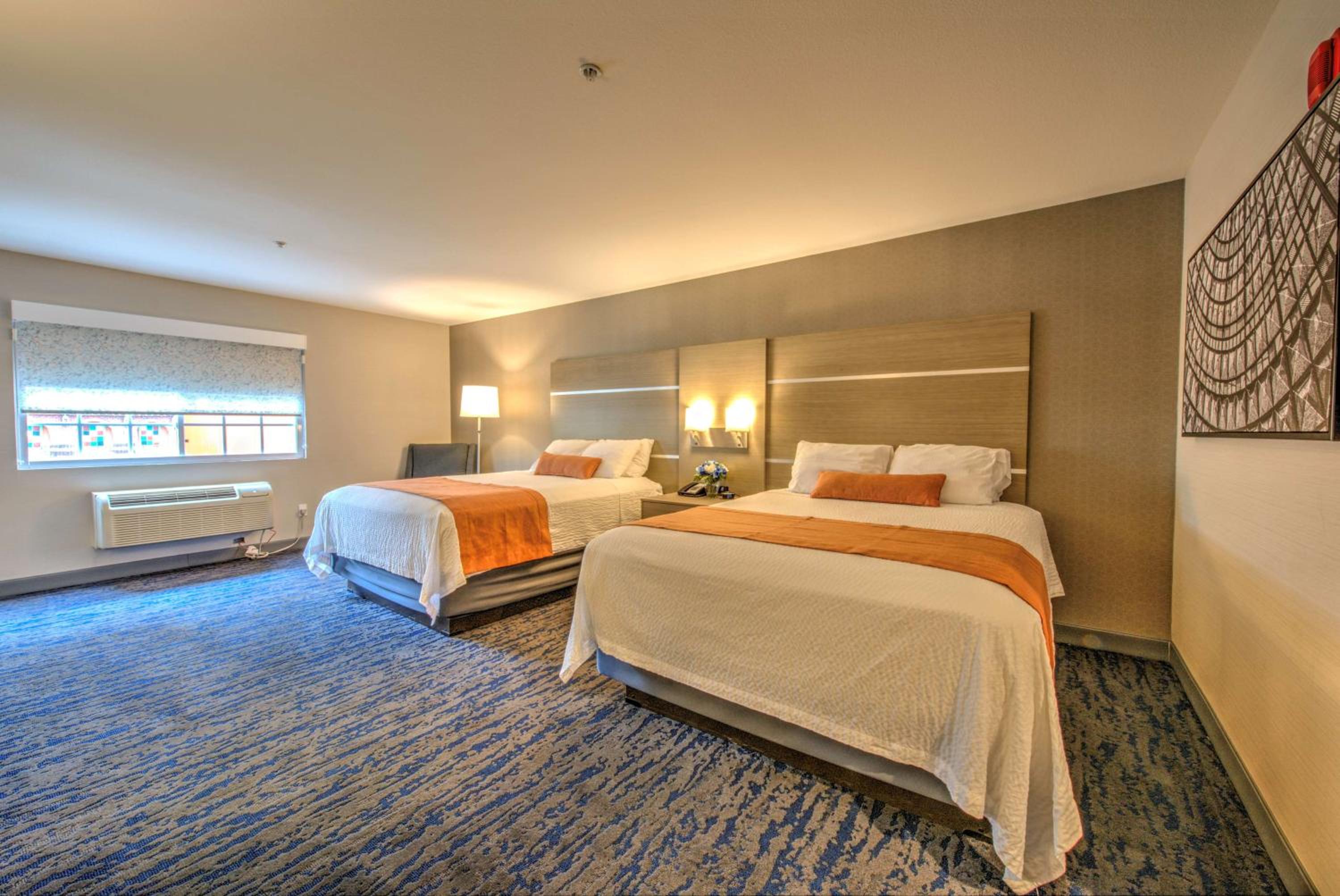 Oversize Queen Room with Two Queen Beds photo 1