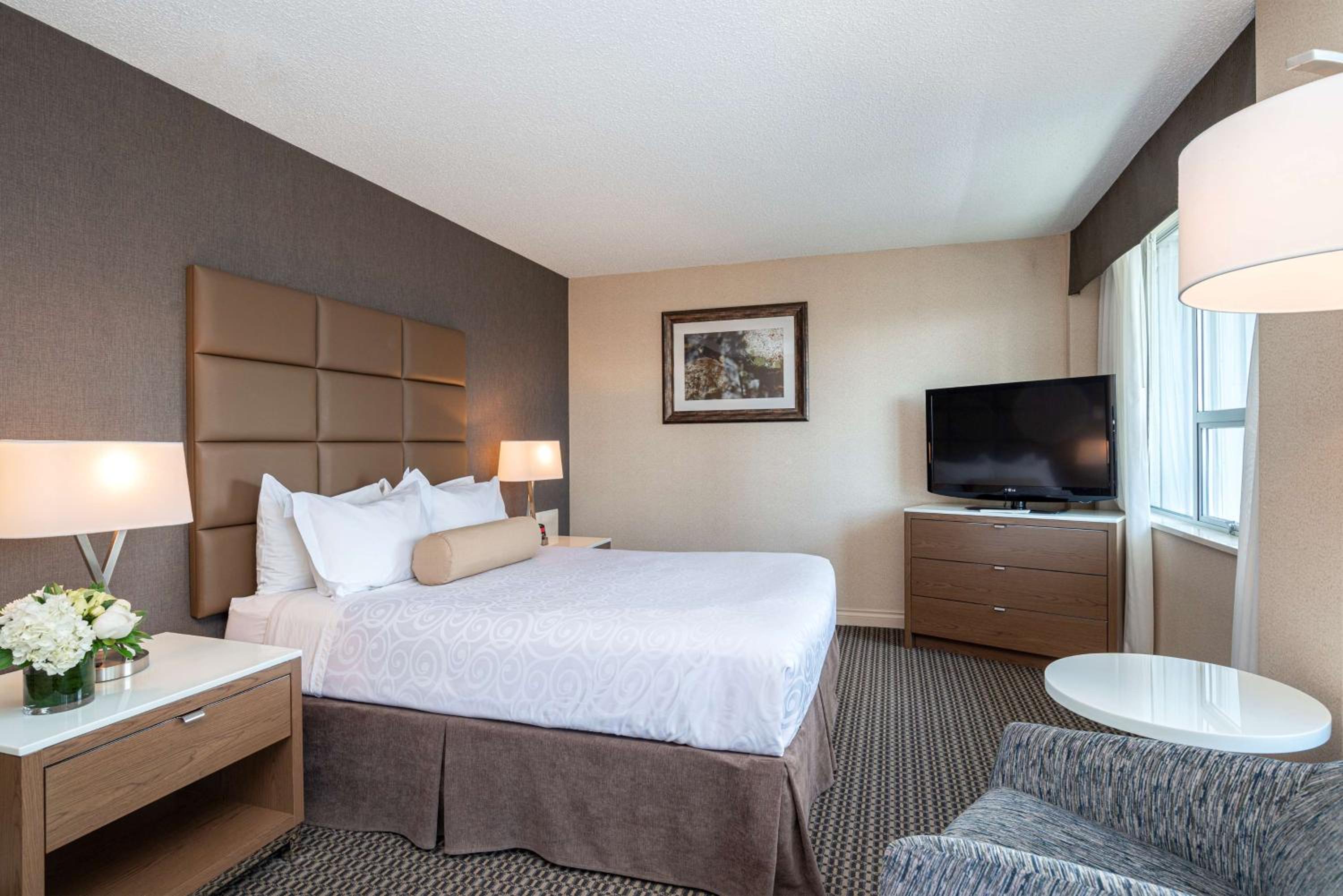 Superior Room, 1 King Bed, Non Smoking, Balcony - Photo 1