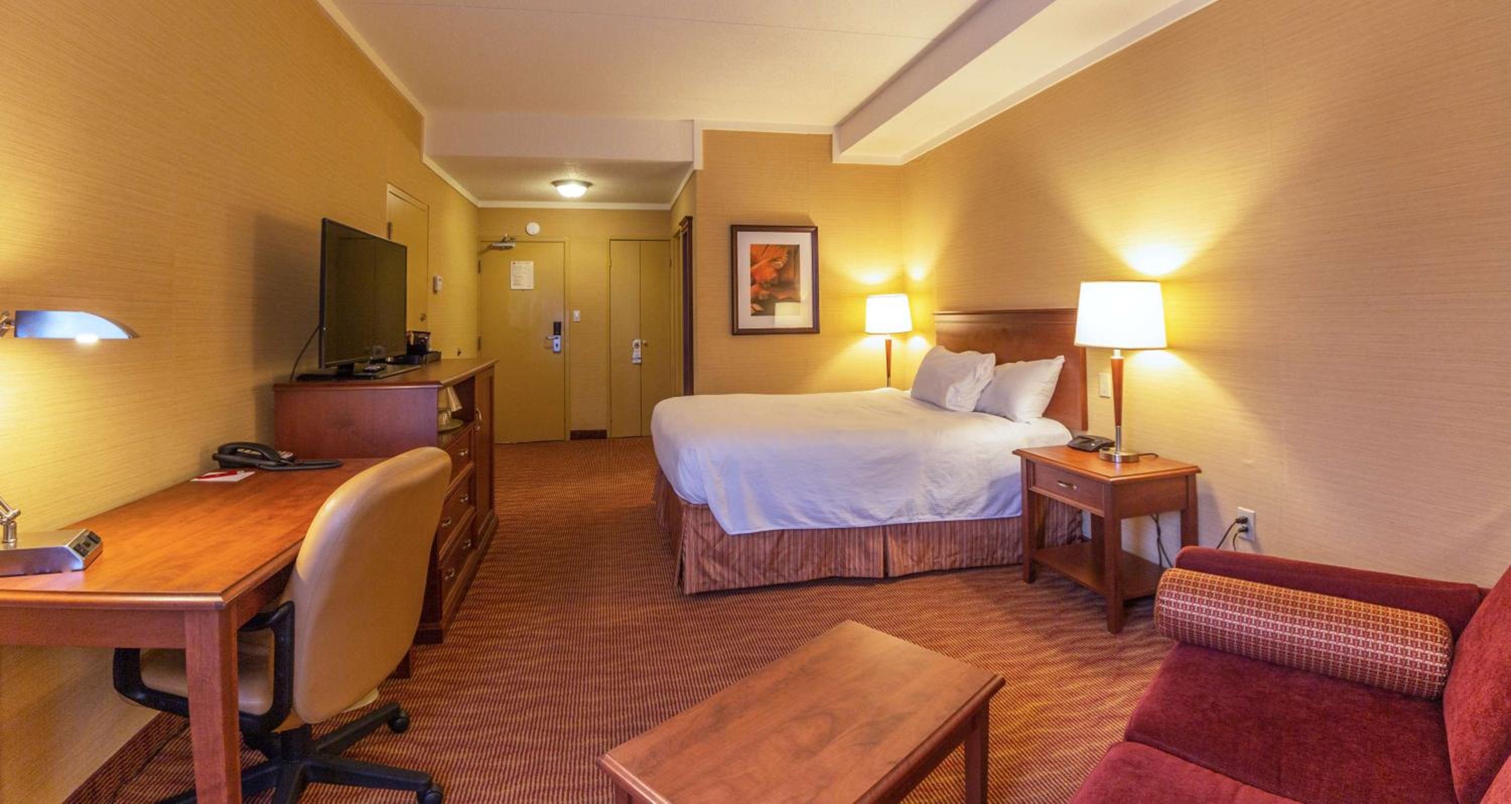 Queen Room with Walk-In Shower - Non-Smoking - Photo 2
