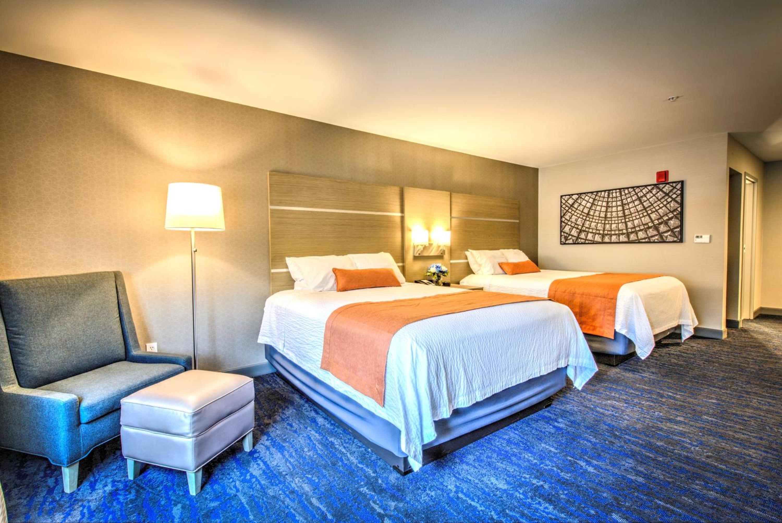Oversize Queen Room with Two Queen Beds photo 3