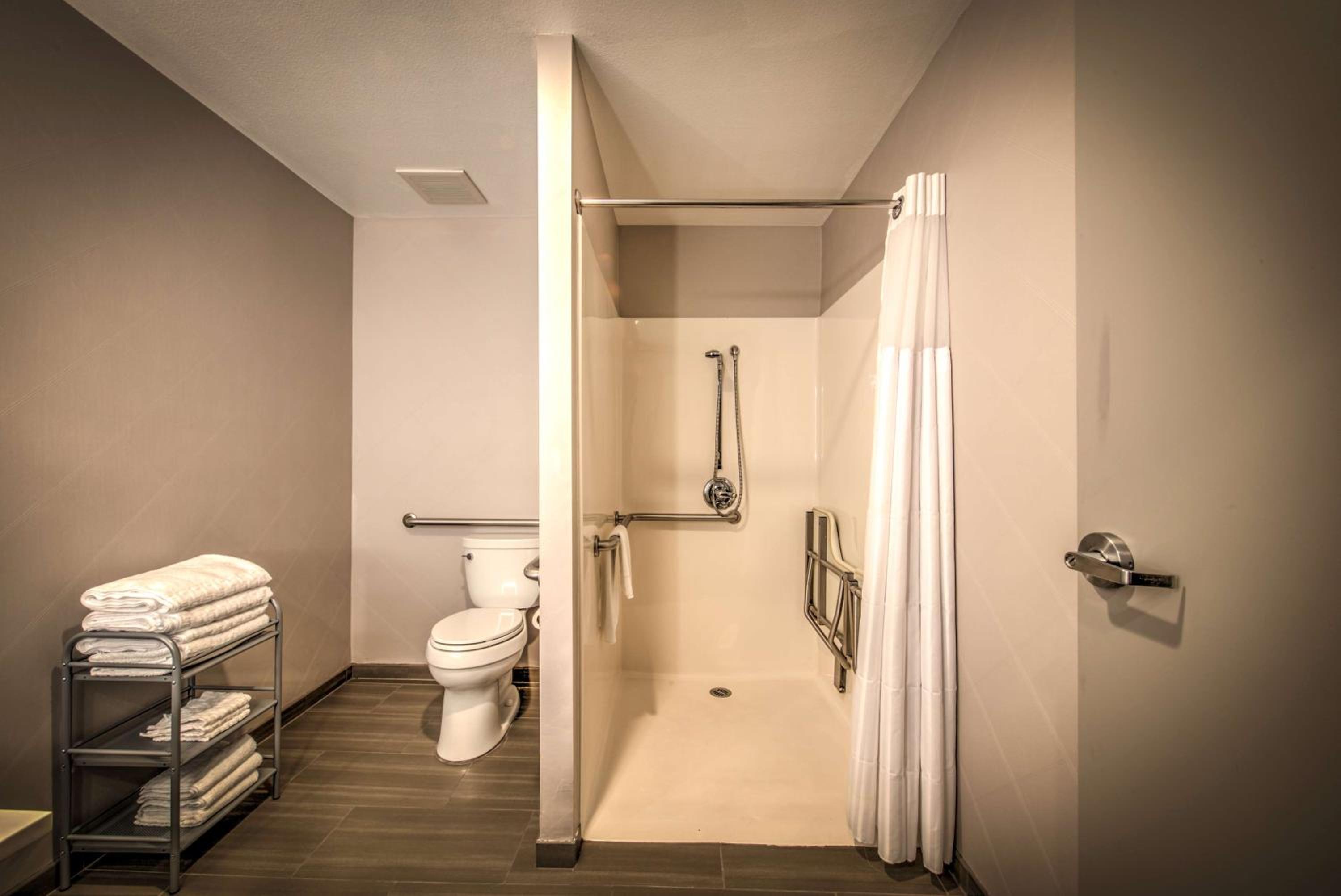 Queen Room with Two Queen Beds and Roll-In Shower - Disability Access photo 2