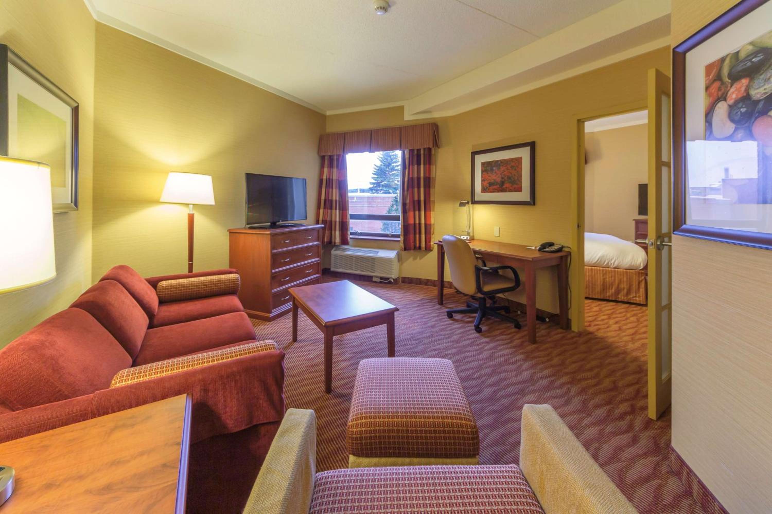Executive Suite - Photo 2