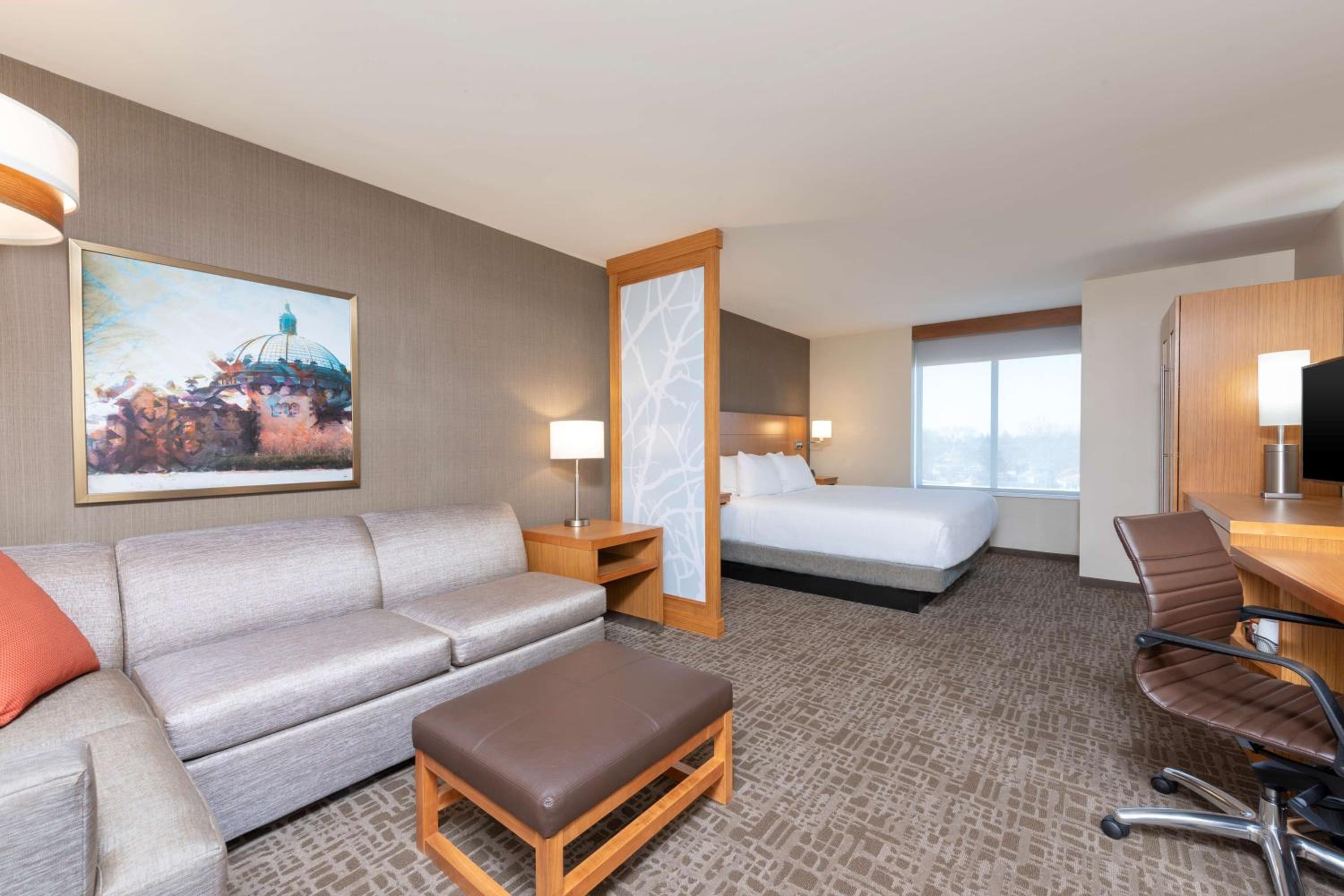 King Room with Sofa Bed - High Floor photo 1
