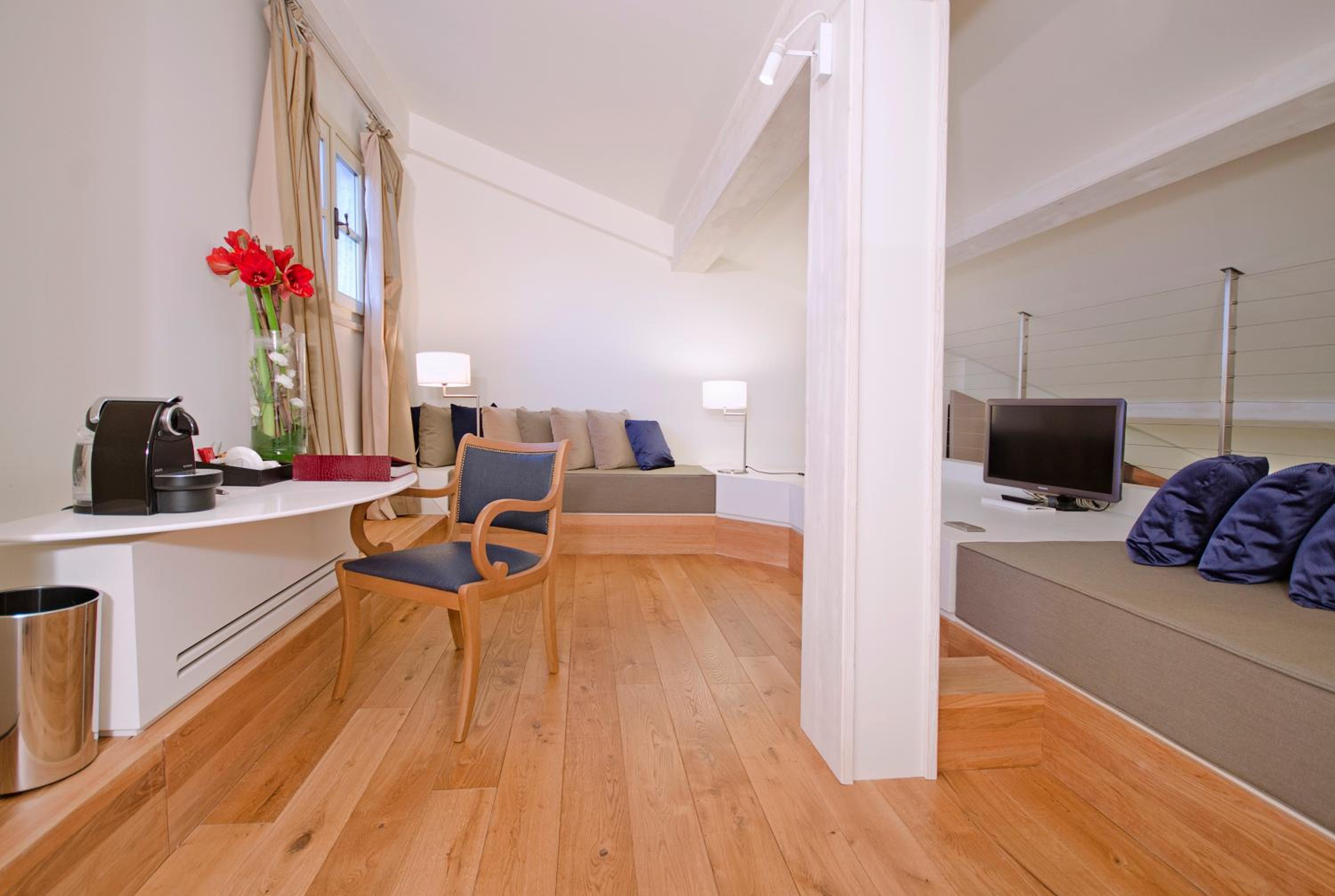Attic Junior Suite with Spa Access photo 3