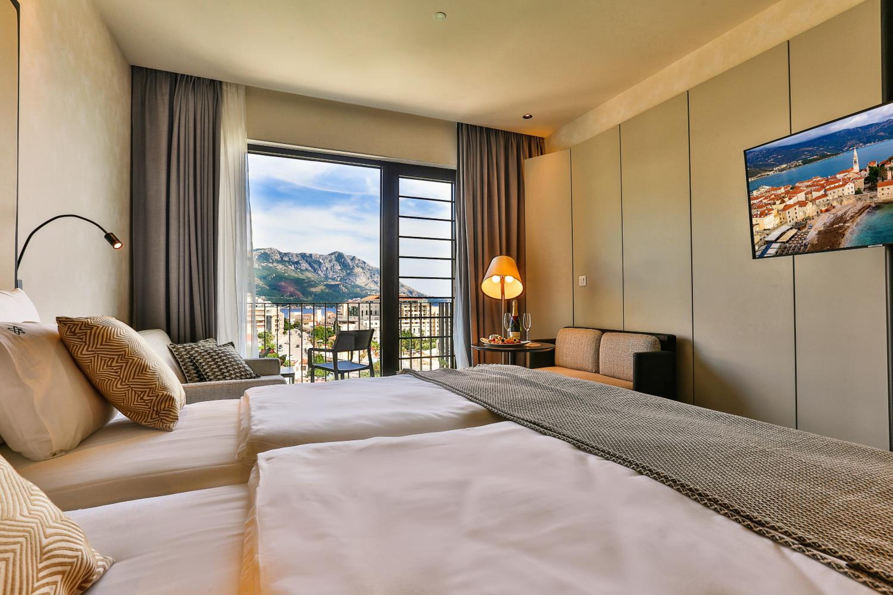 Deluxe Double Room with Balcony and Sea View - Photo 2