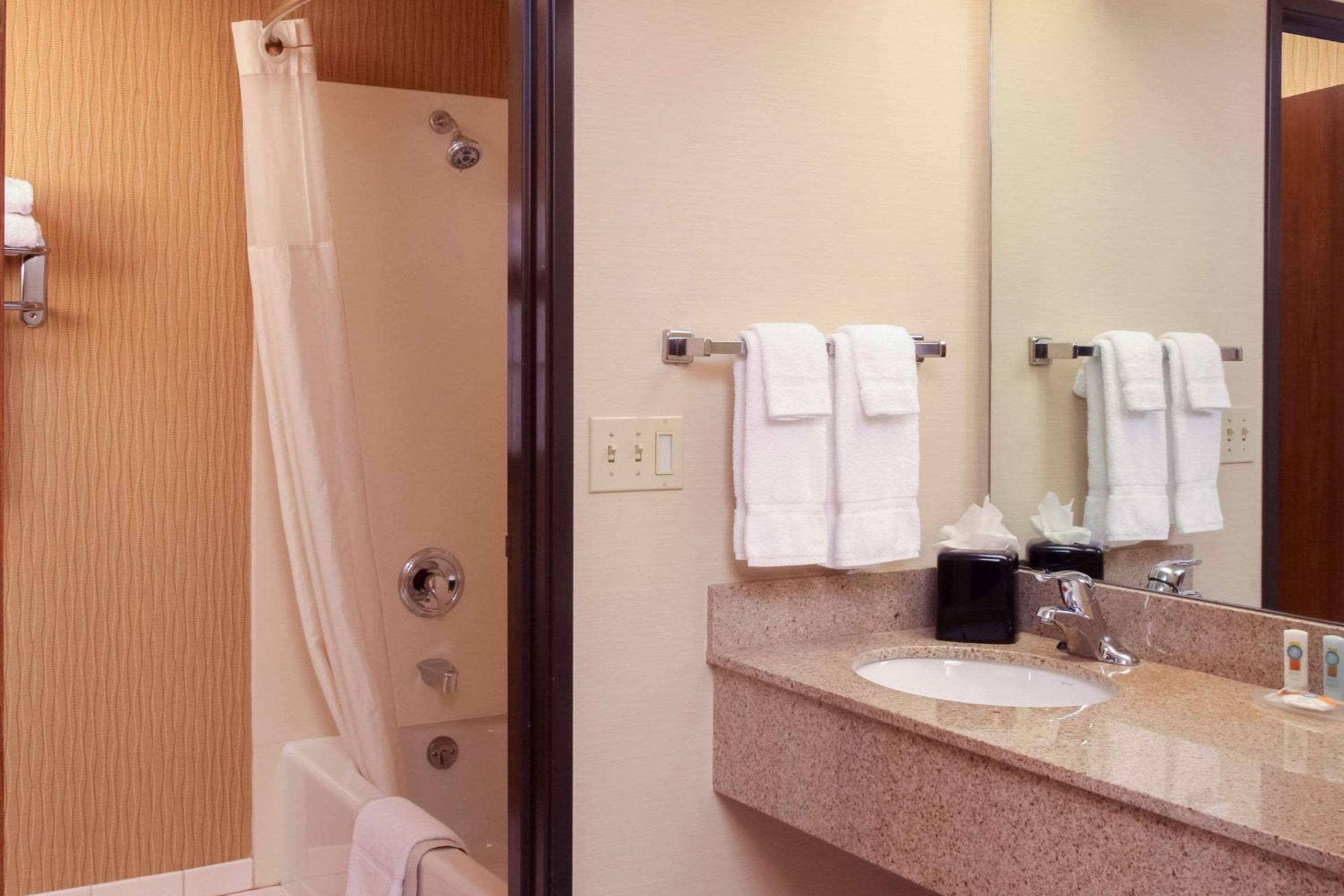 King Room - Non-Smoking photo 2