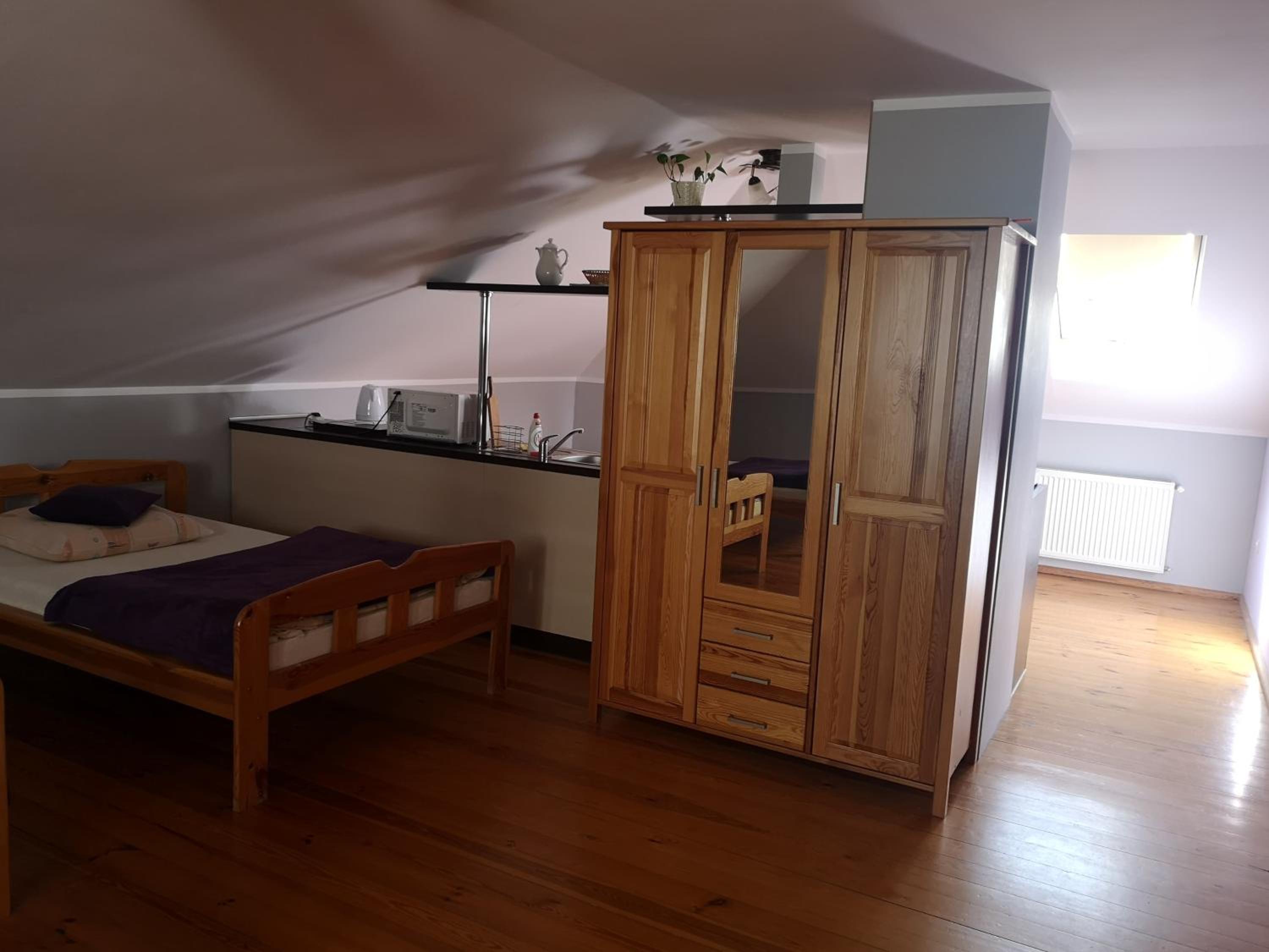 Family Room with Private Bathroom - Photo 4