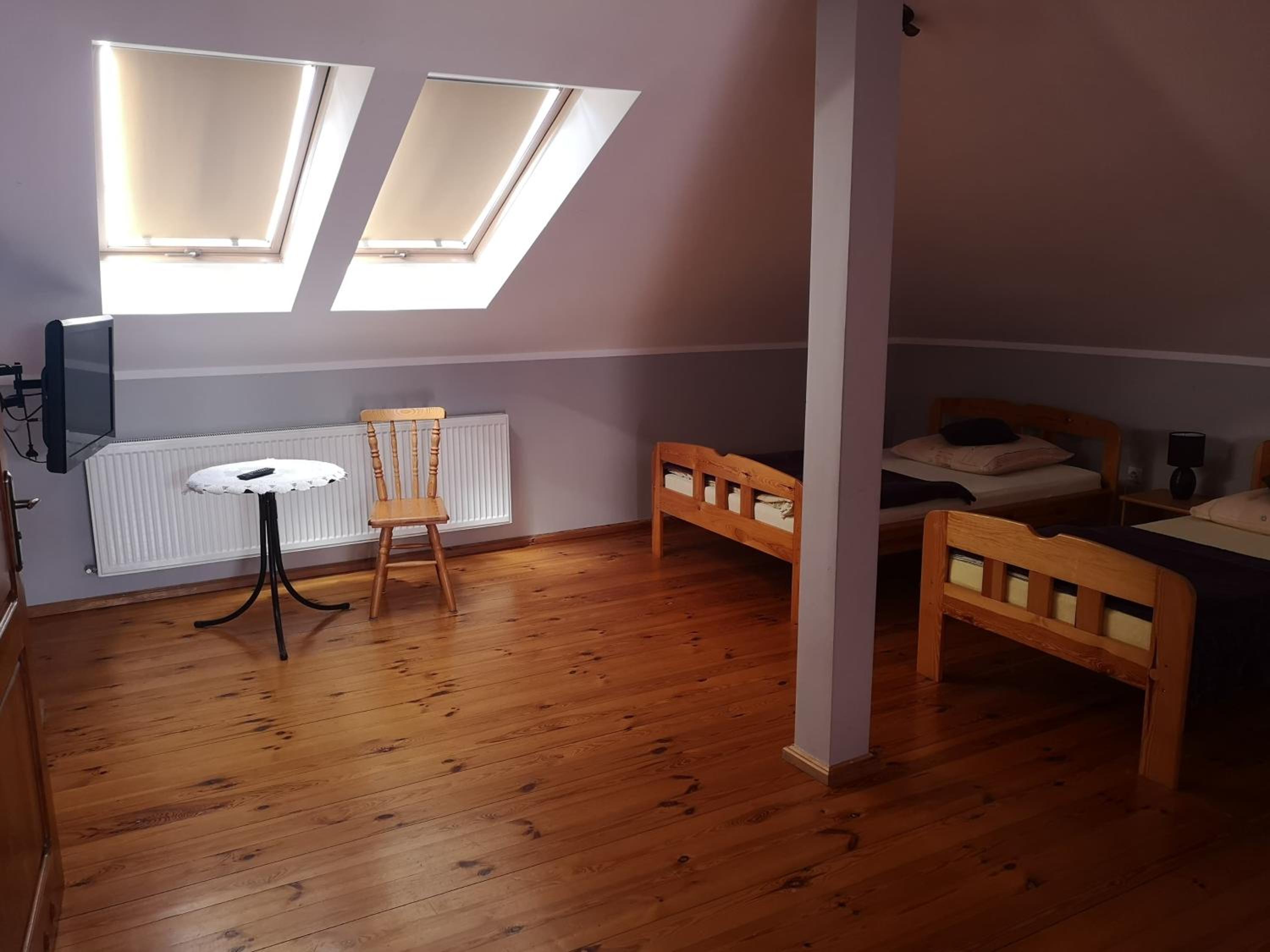 Family Room with Private Bathroom - Photo 2