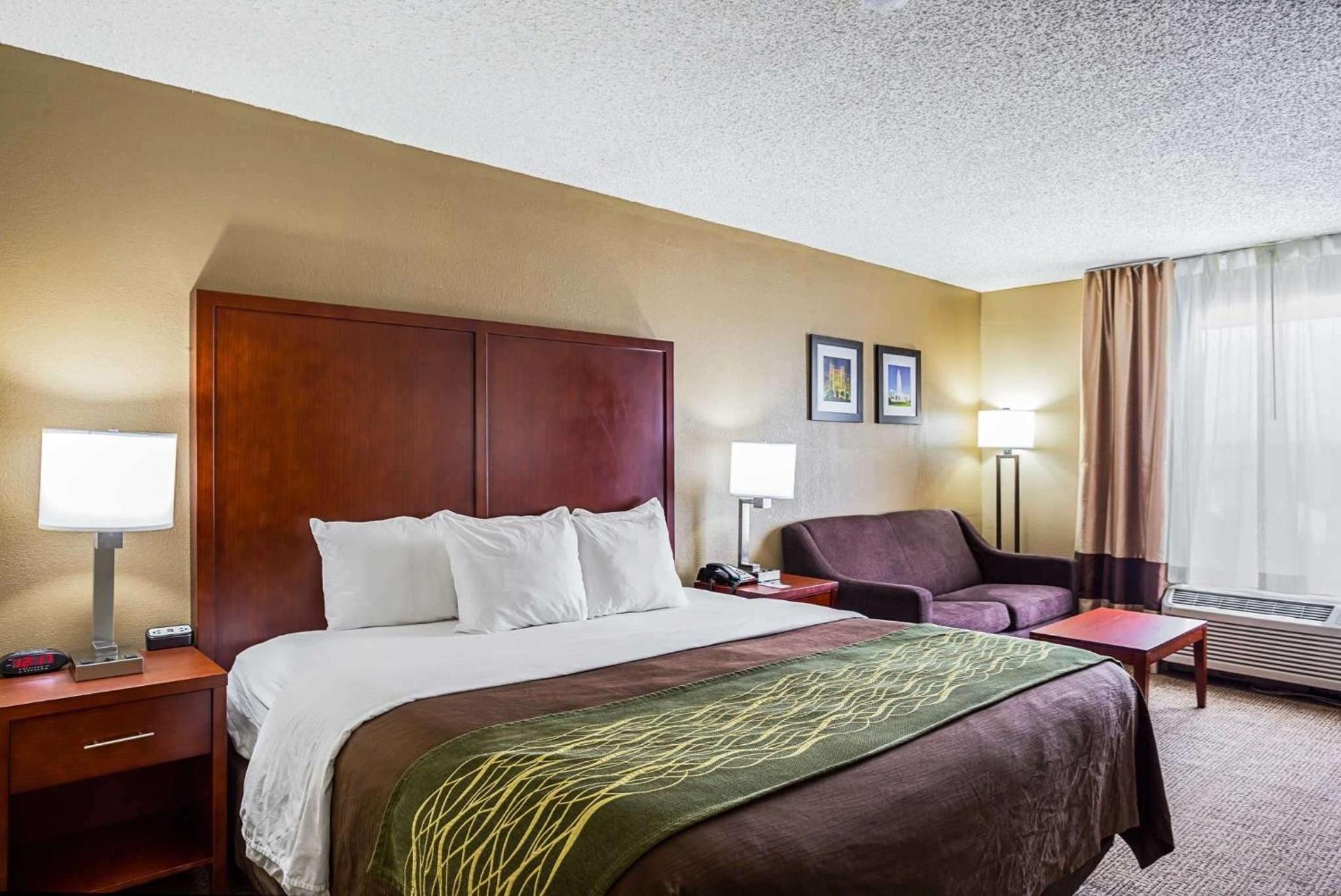 King Room - Non-Smoking - Photo 2