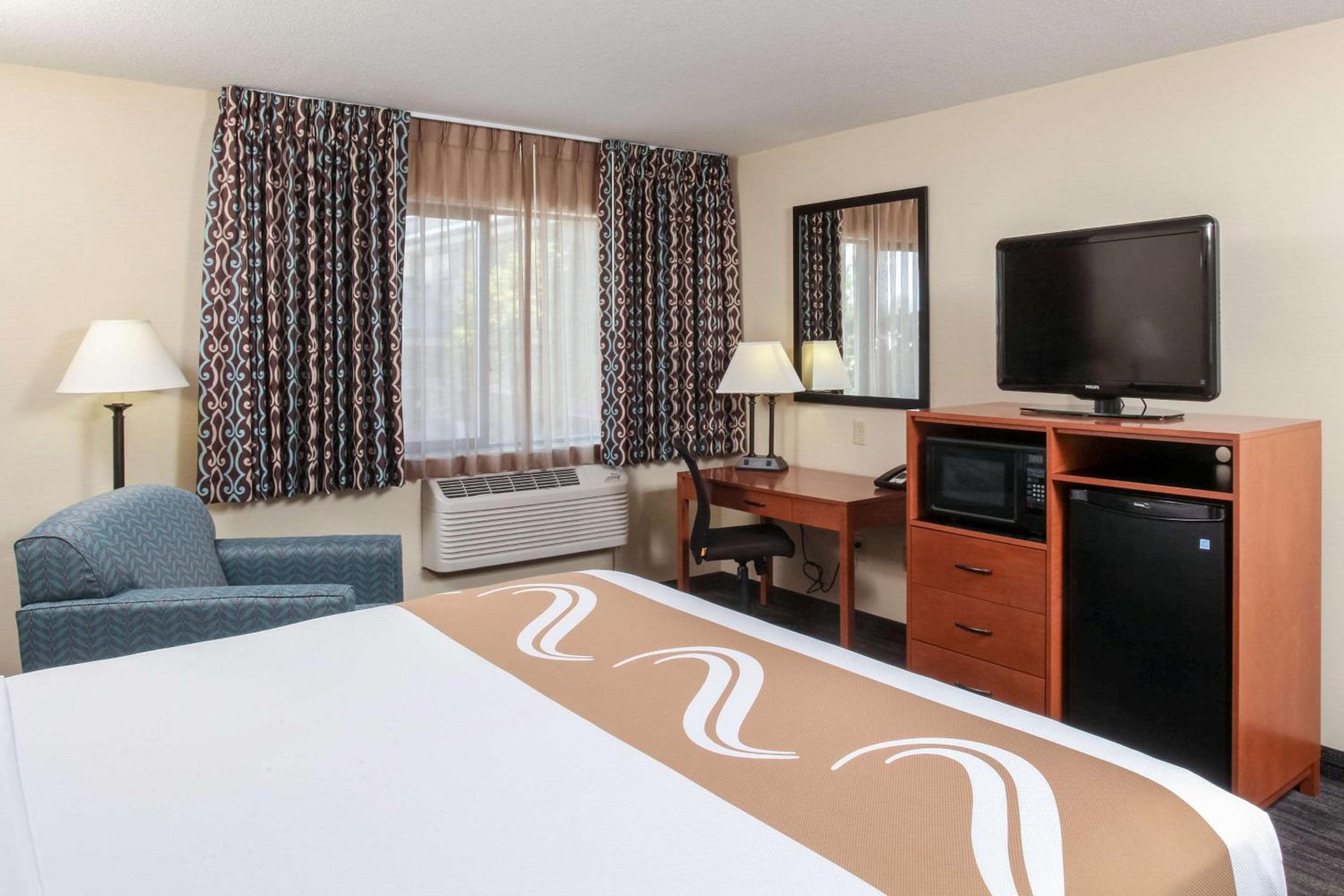 King Room - Accessible/Non-Smoking photo 3