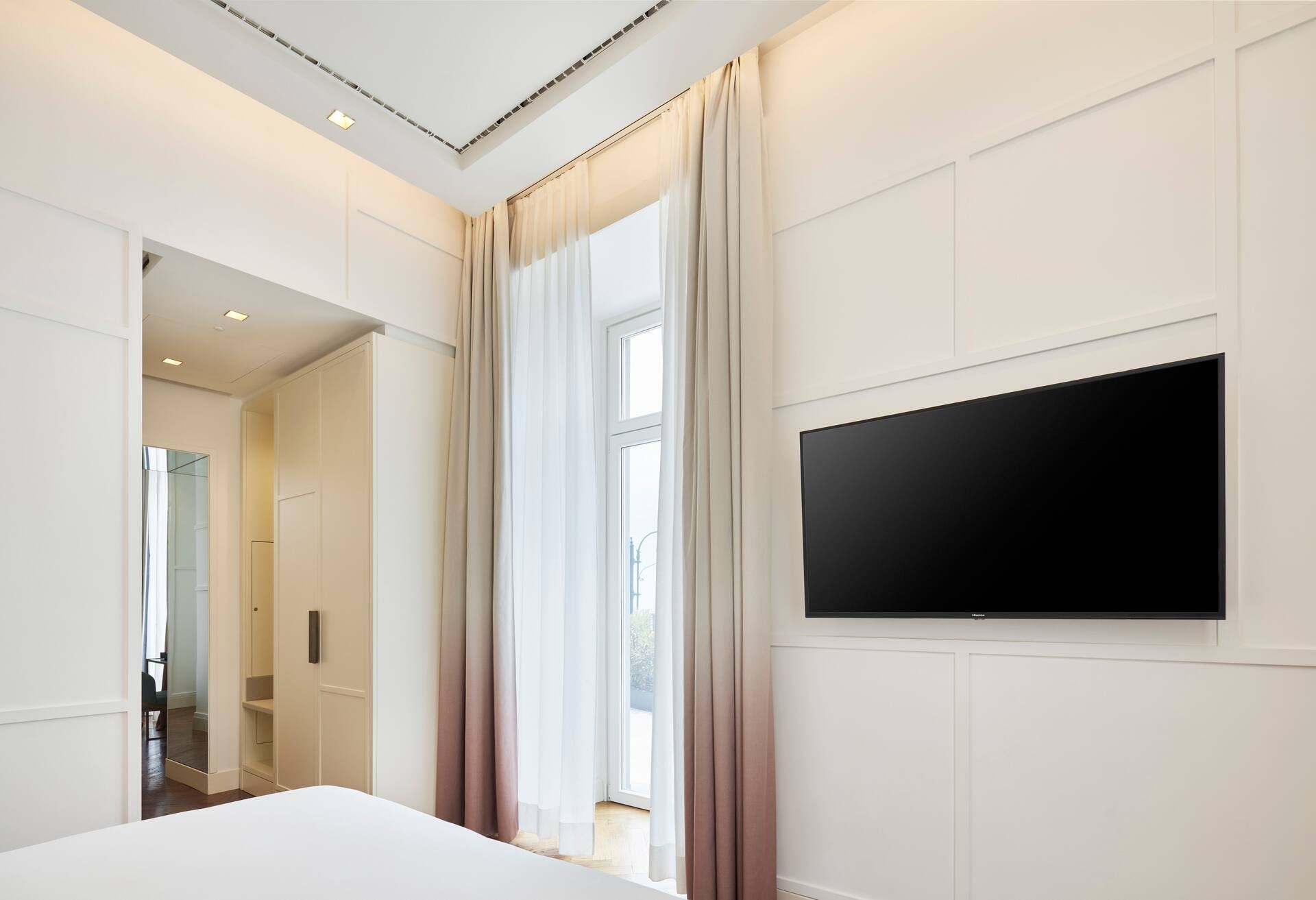 King Junior Suite with Sea View and Terrace thumbnail 6