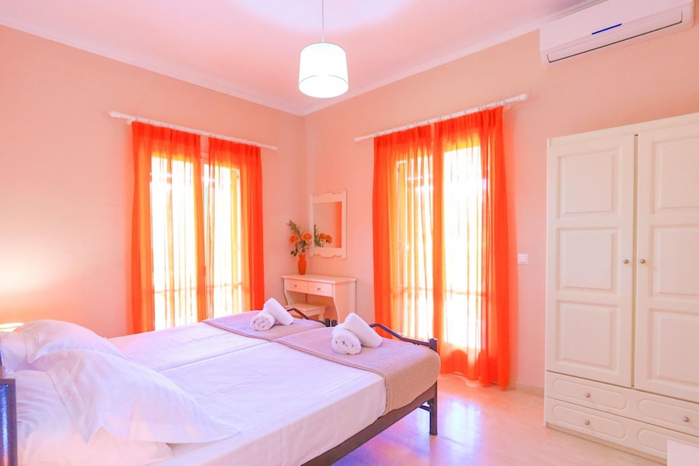 Villa photo 3