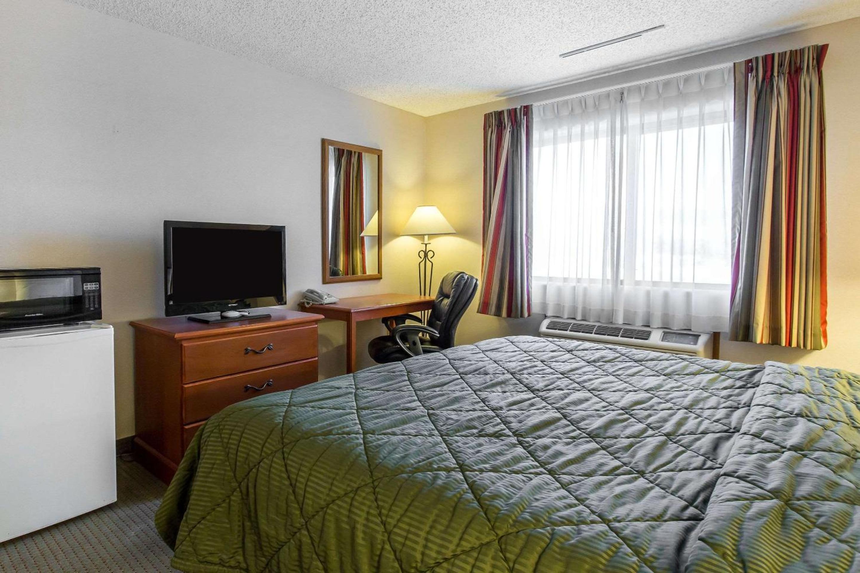 King Room - Non-Smoking - Photo 1