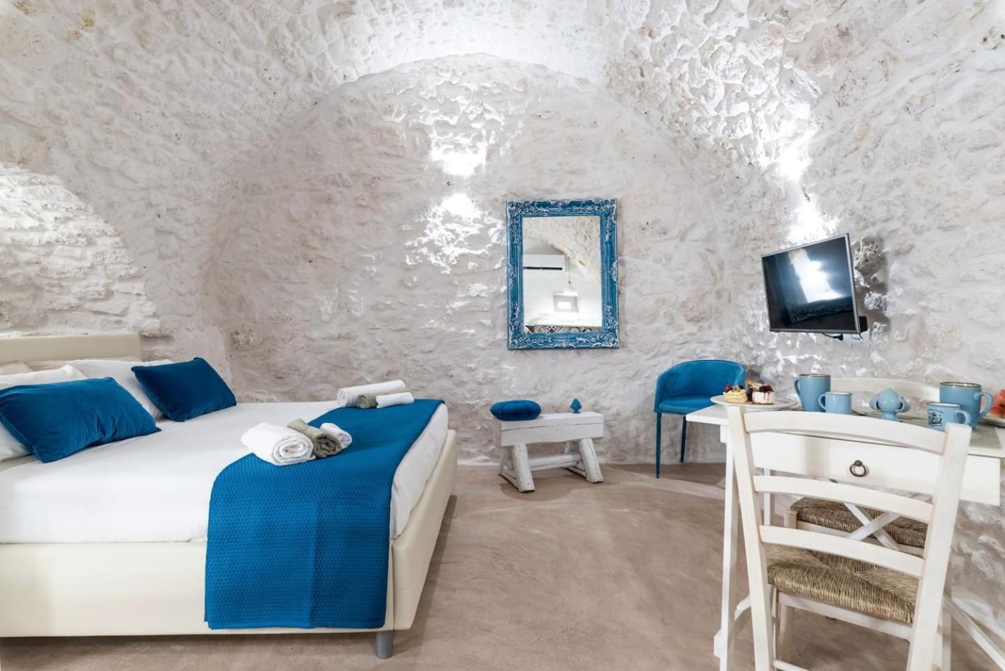 One-Bedroom House - Photo 8