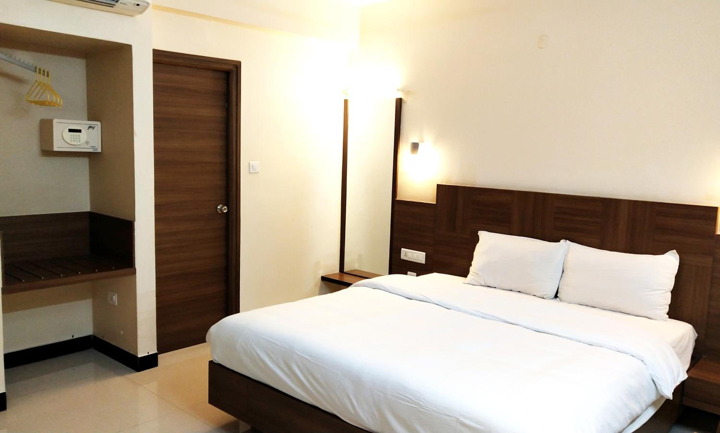 Deluxe King Room photo 3