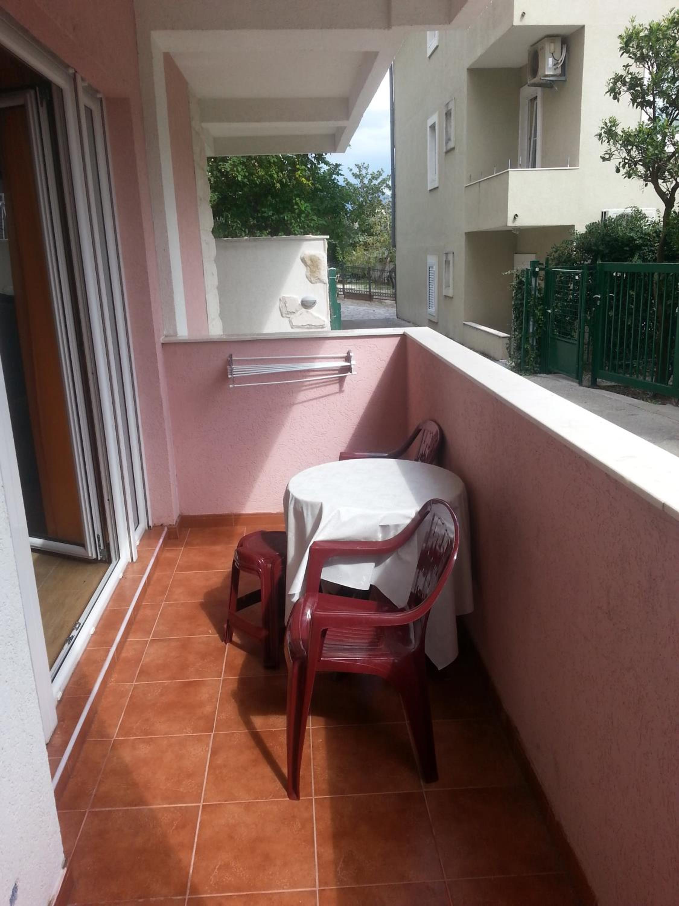 Deluxe One-Bedroom Apartment with Terrace - Photo 11