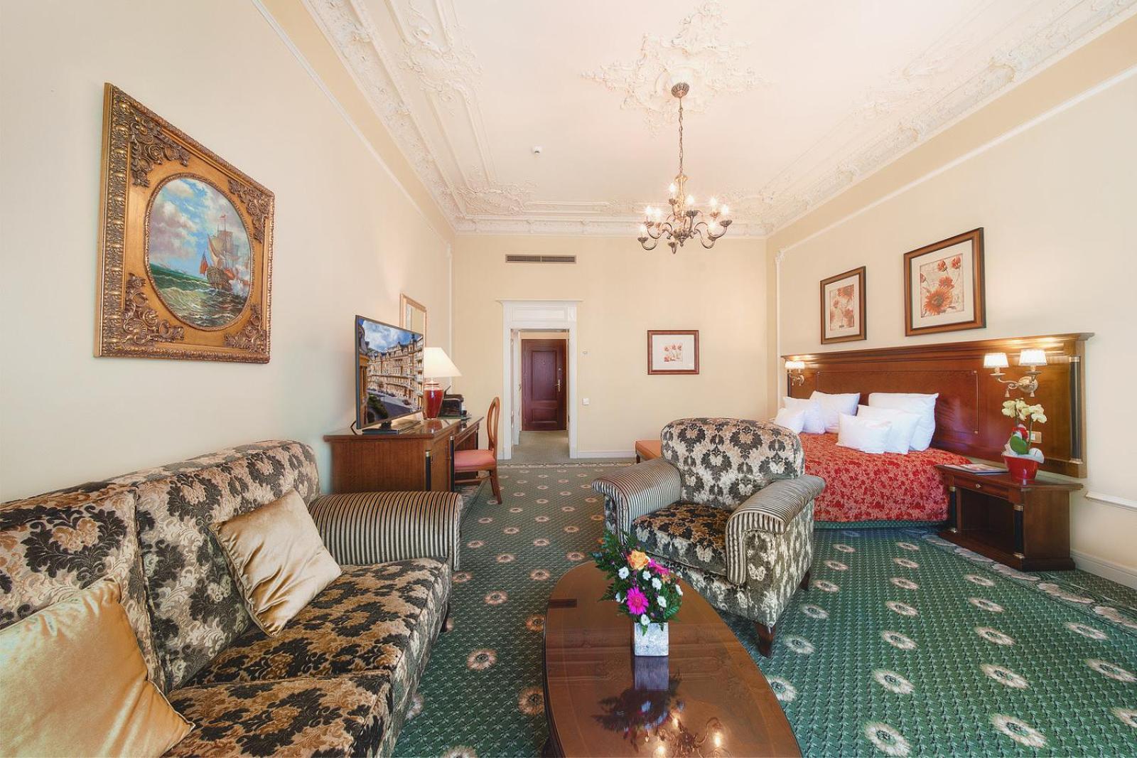 Junior Suite with Entry to Wellness - Photo 4