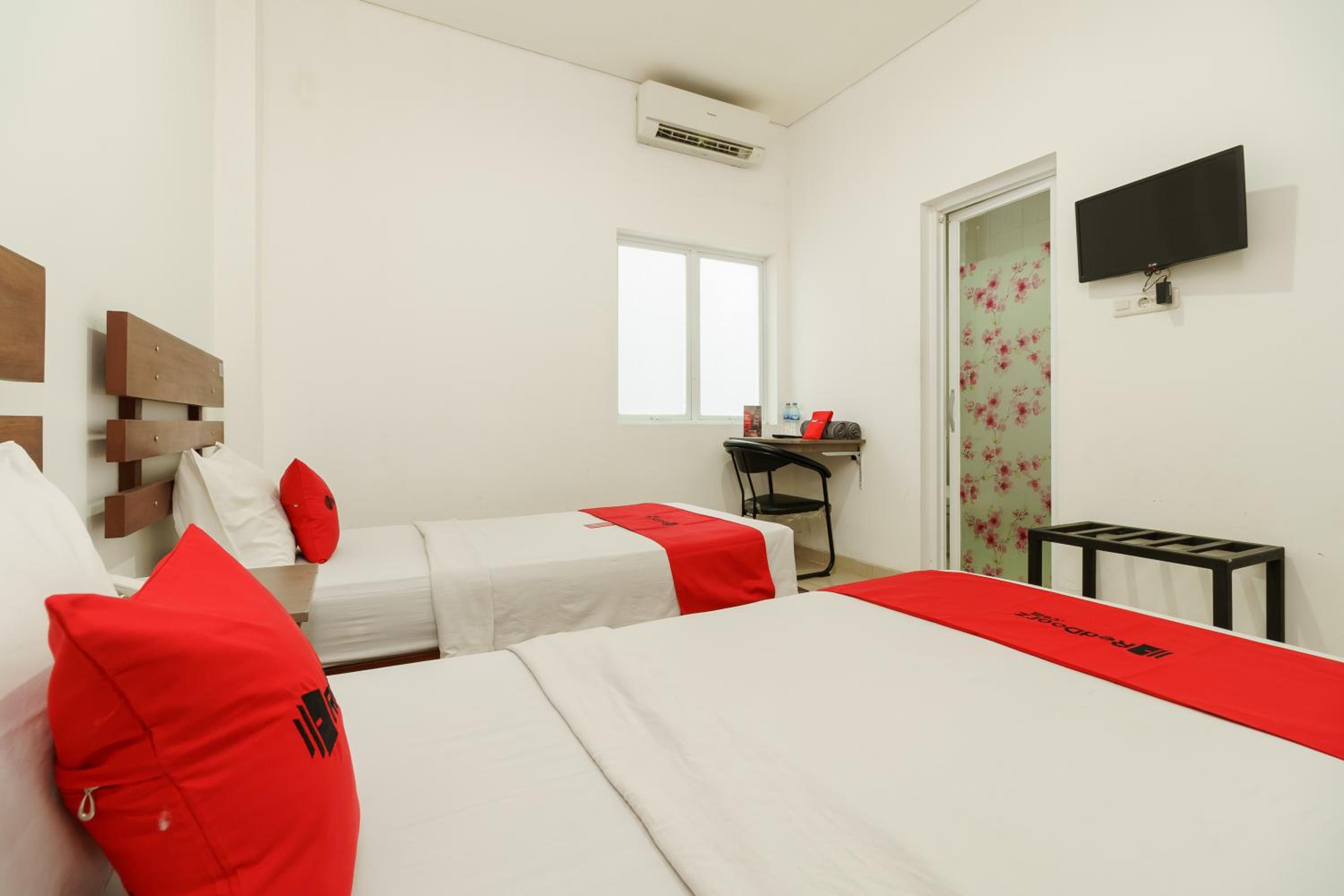 Twin Room - Photo 3