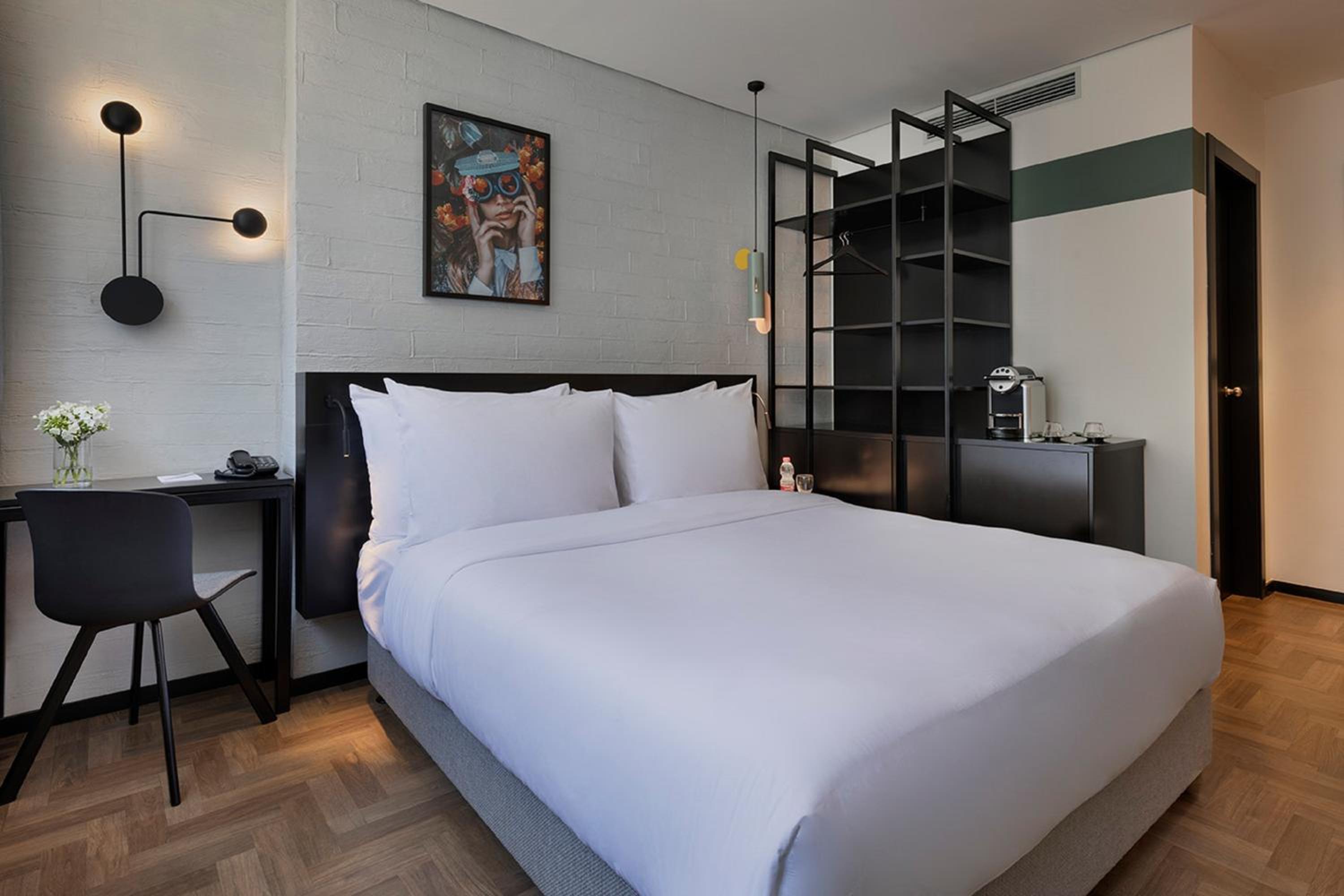 Deluxe Double Room - Photo 10