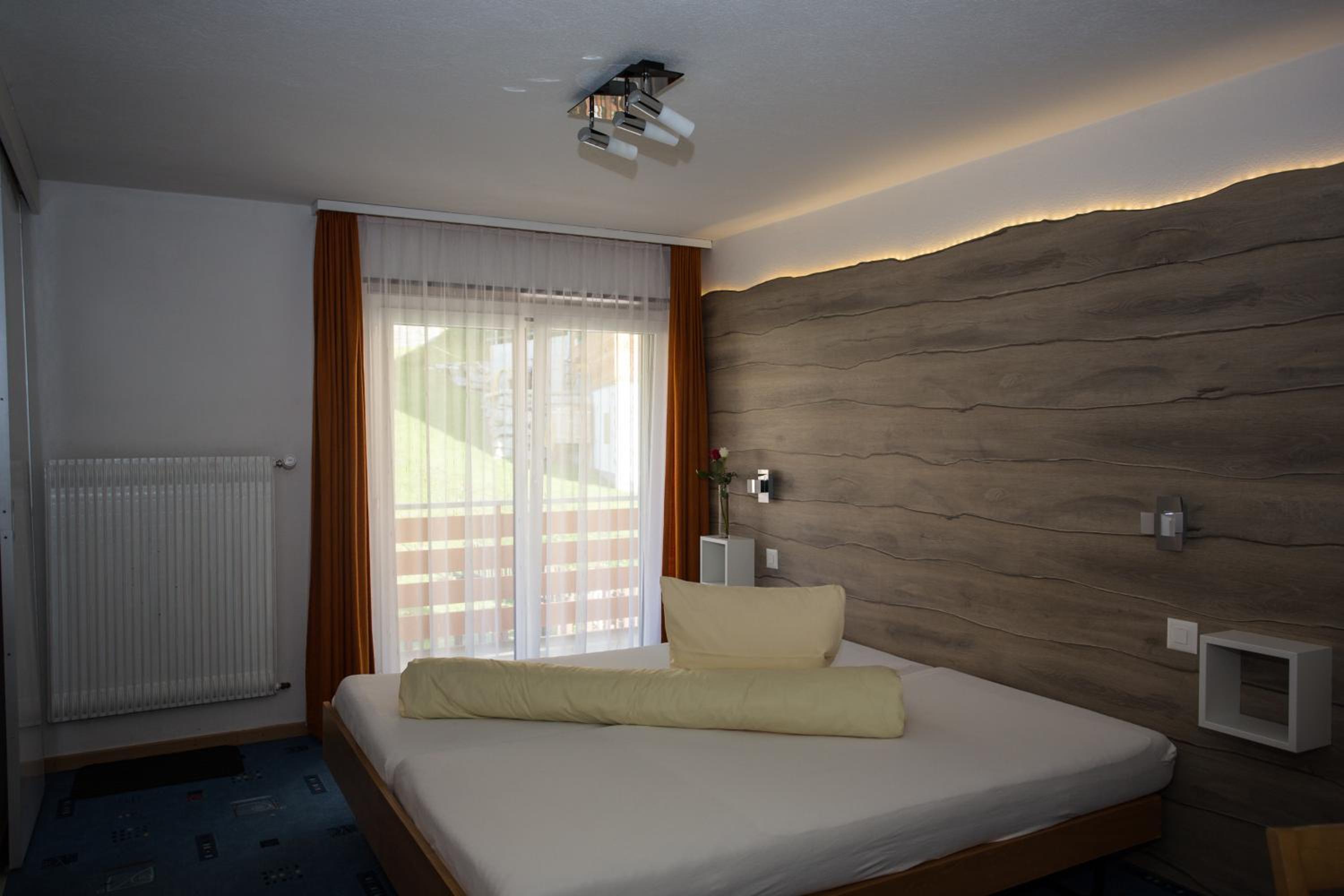 Family Room (2 Adults + 2 Children) - Photo 8
