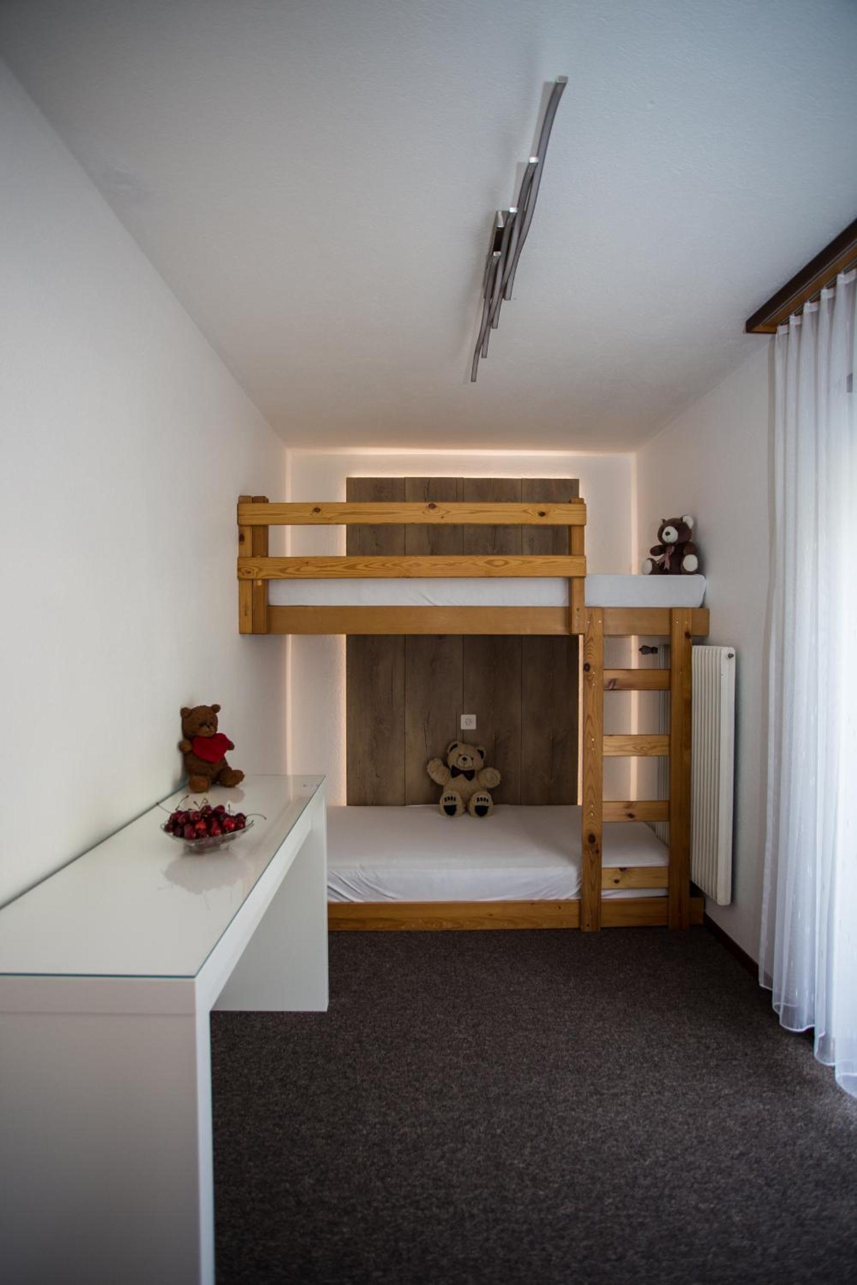 Family Room (2 Adults + 2 Children) - Photo 4