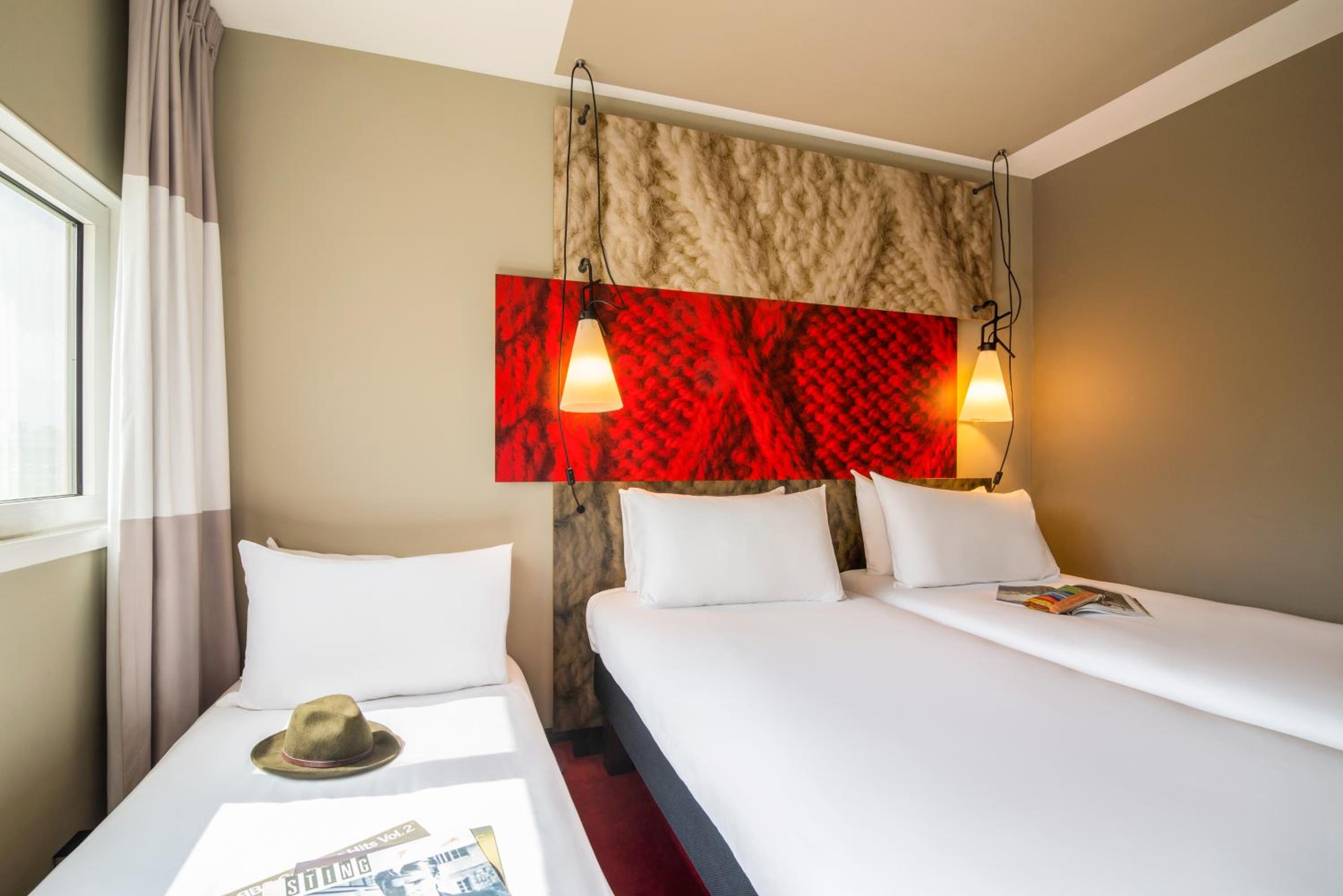 Superior Room with twin bed and 1 Sofa Bed - Photo 2
