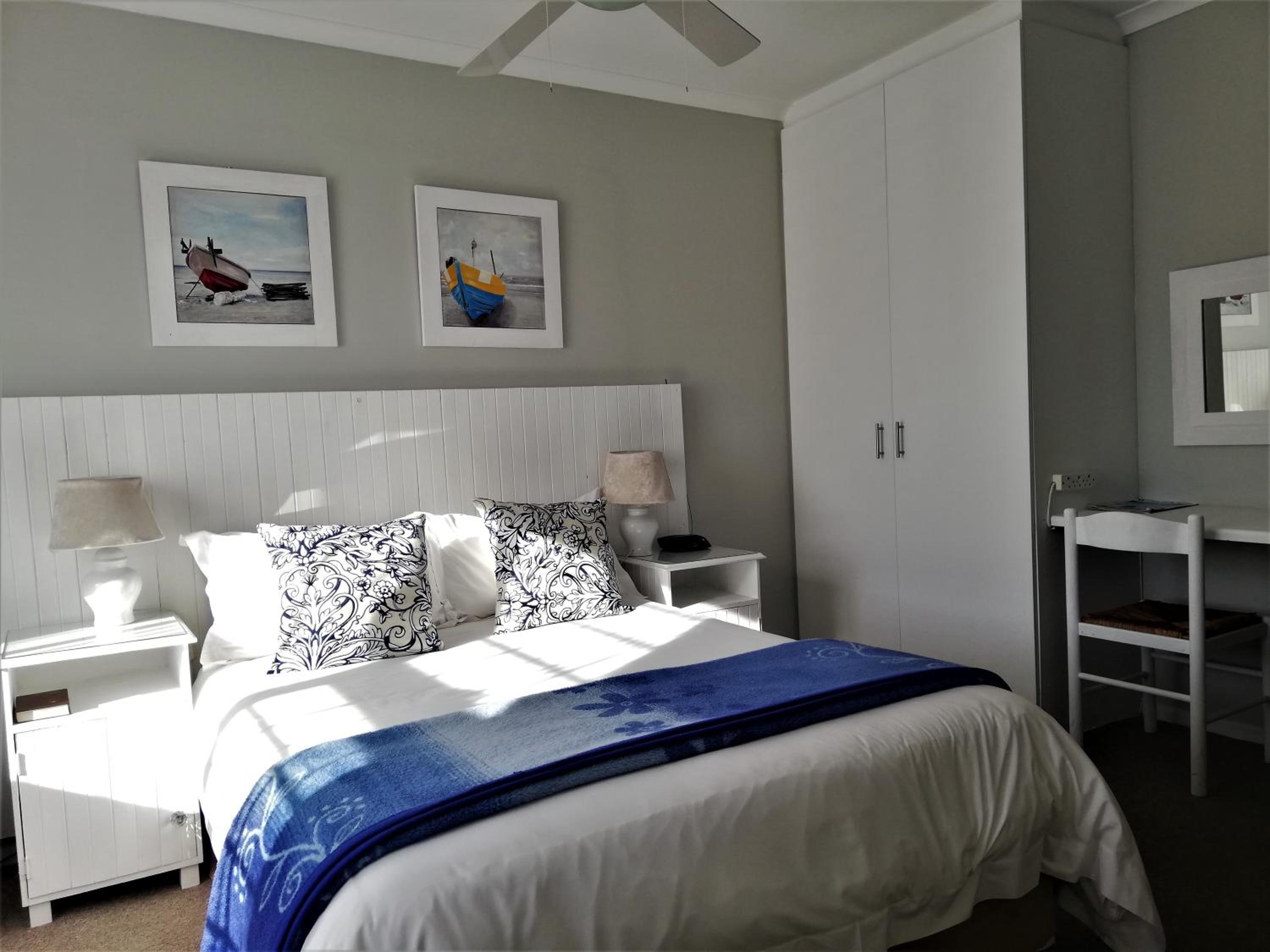 Double Room with Shower - Photo 2