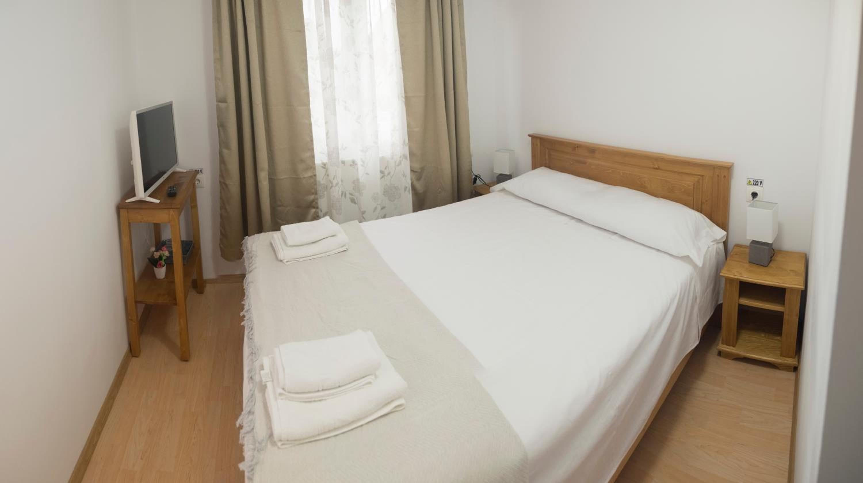 Double or Twin Room with Private Bathroom - Photo 3