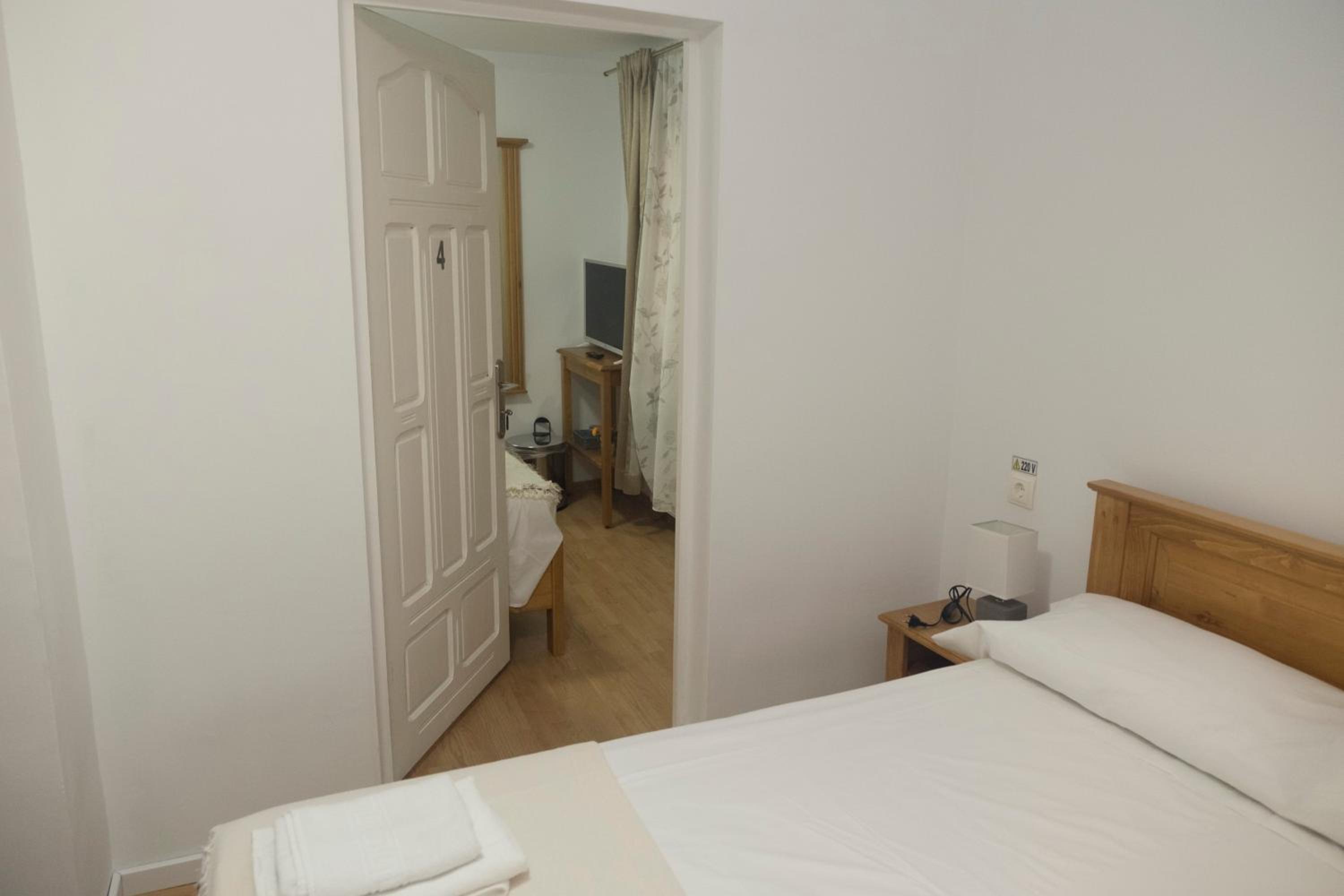 Two-Bedroom Apartment - Photo 4