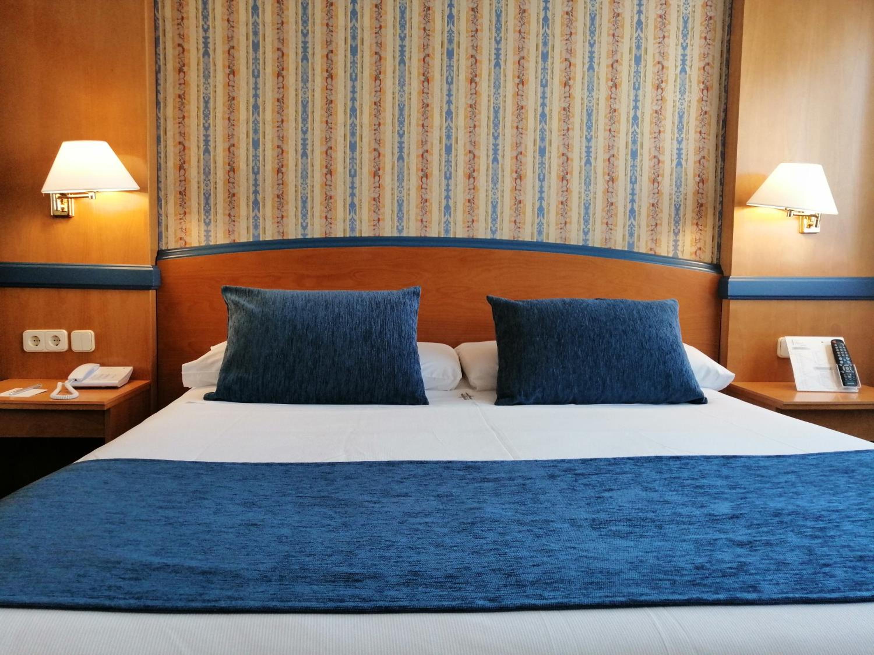 Double or Twin Room - Photo 4