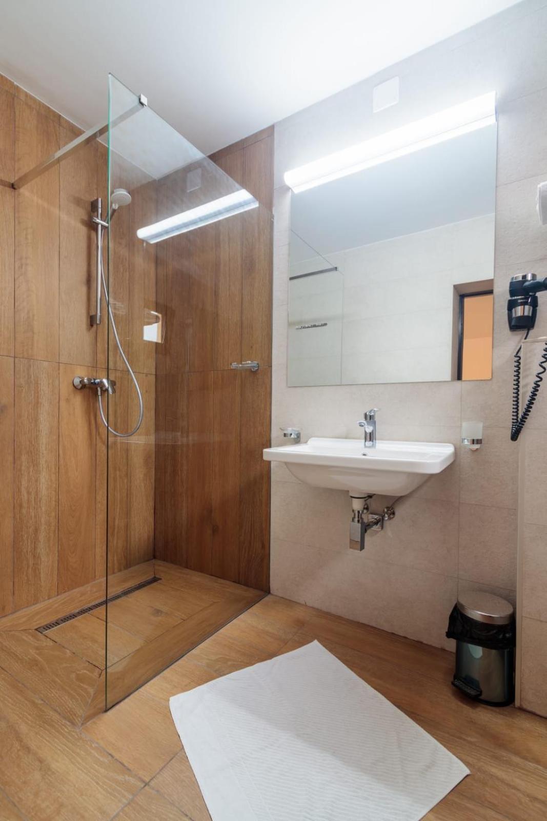Double Room - Photo 19