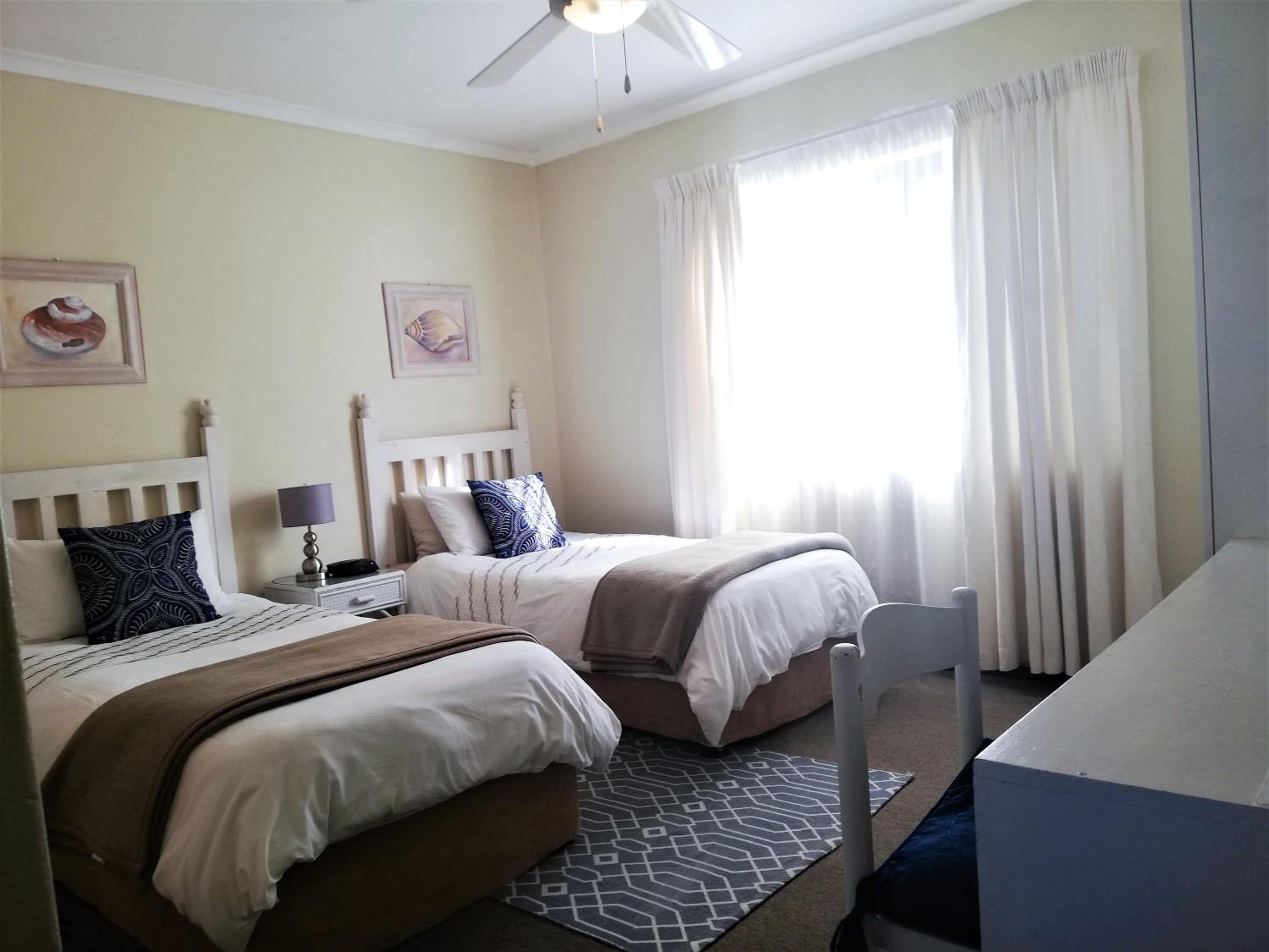 Twin Room with Shower - Photo 7