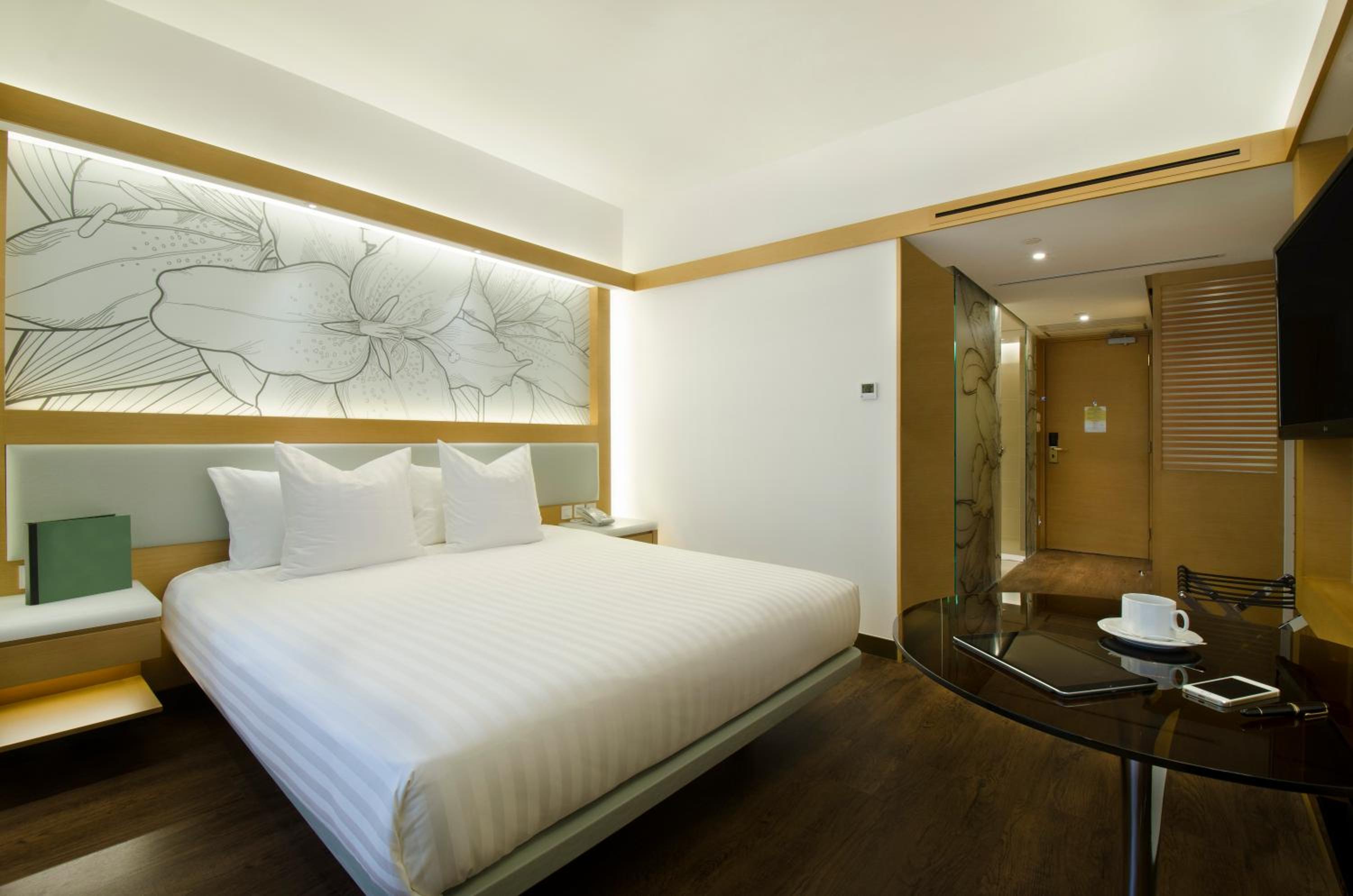 Superior Queen Room With City View