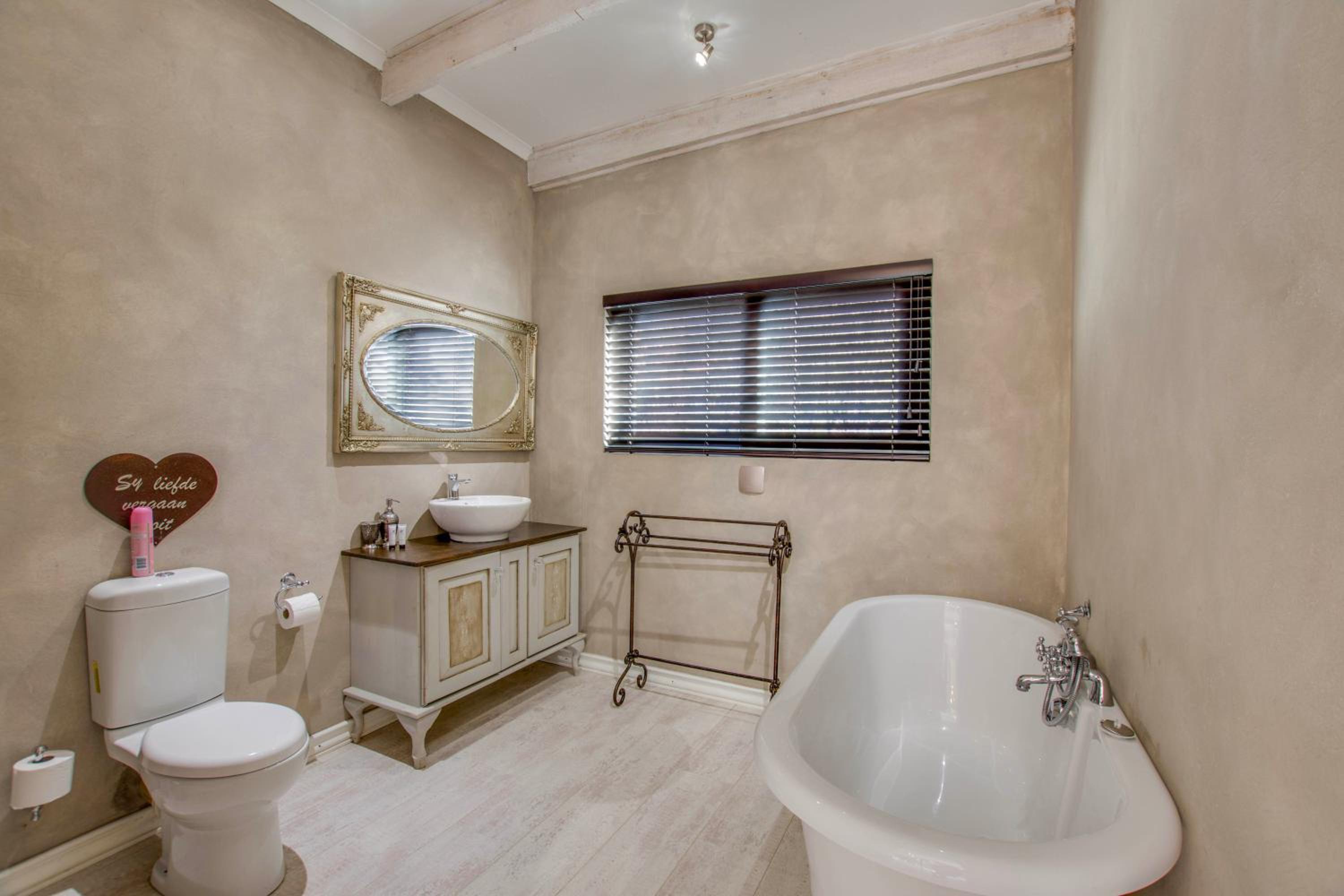 Executive King Room - Photo 7
