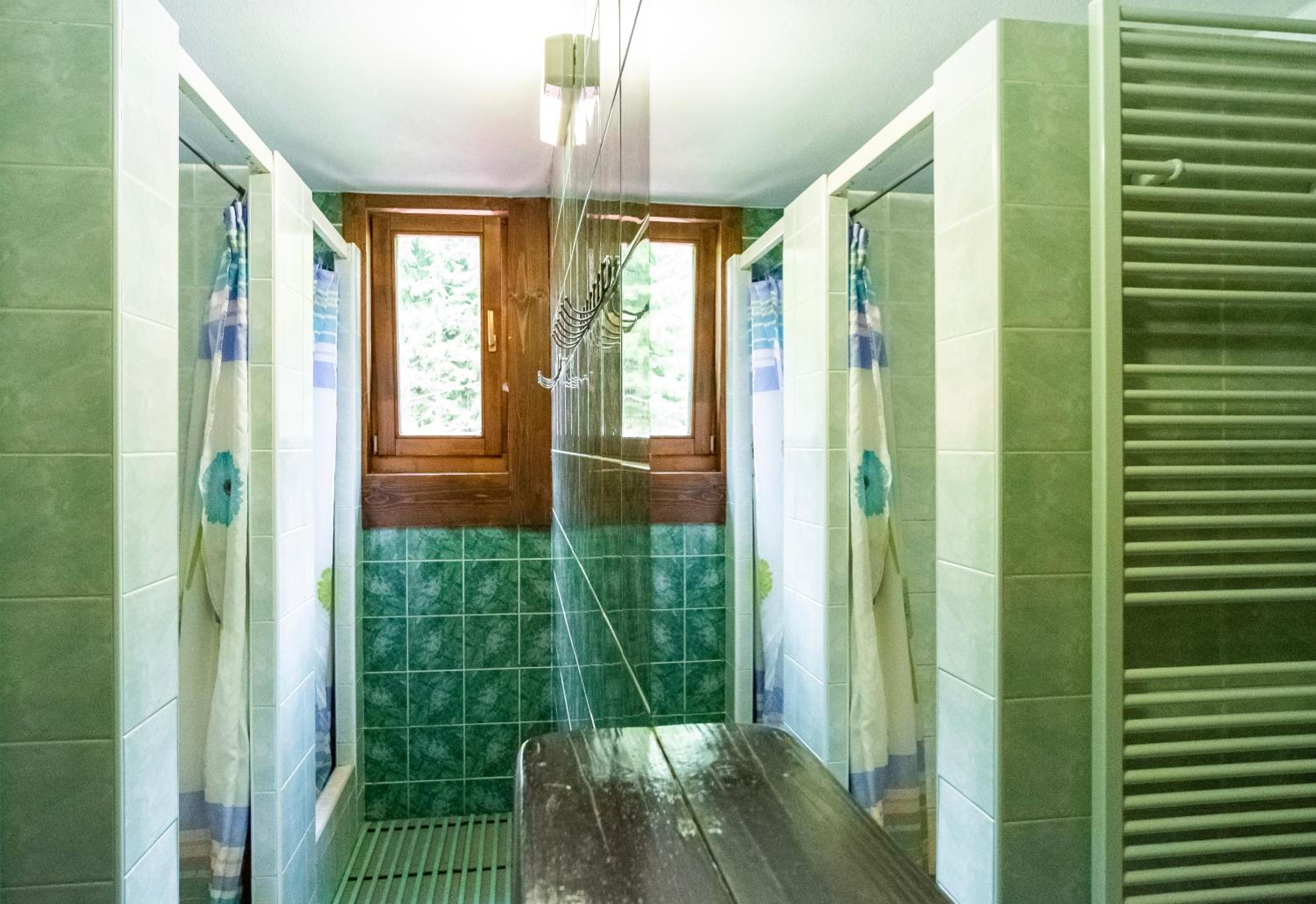 Double Room with Bathroom - Photo 2