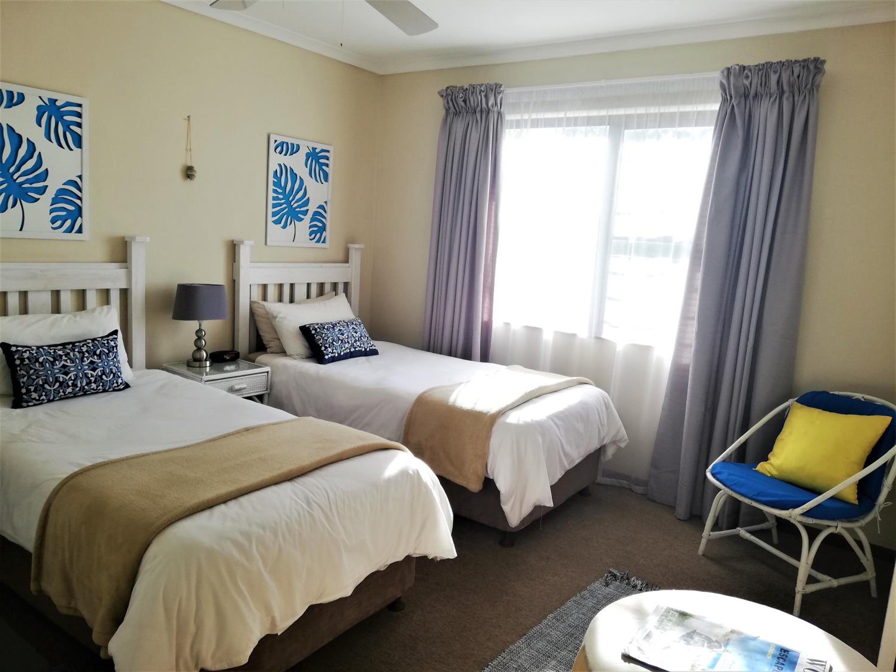 Twin Room with Shower - Photo 4