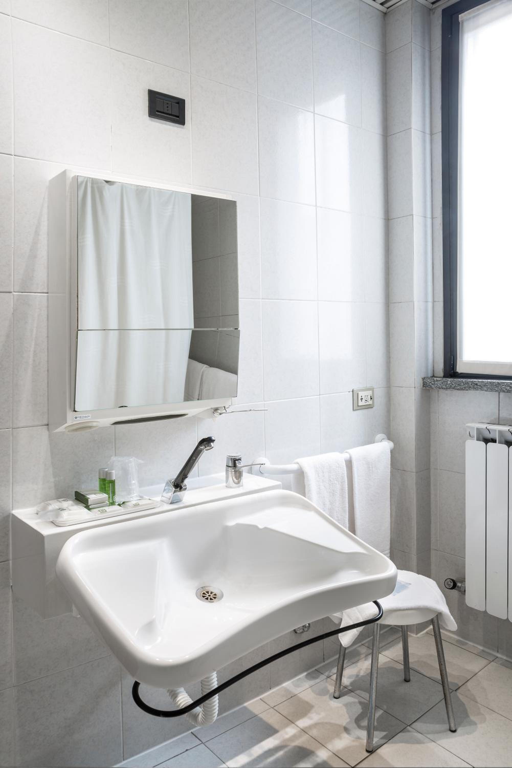 Double or Twin Room - Disability Access - Photo 3