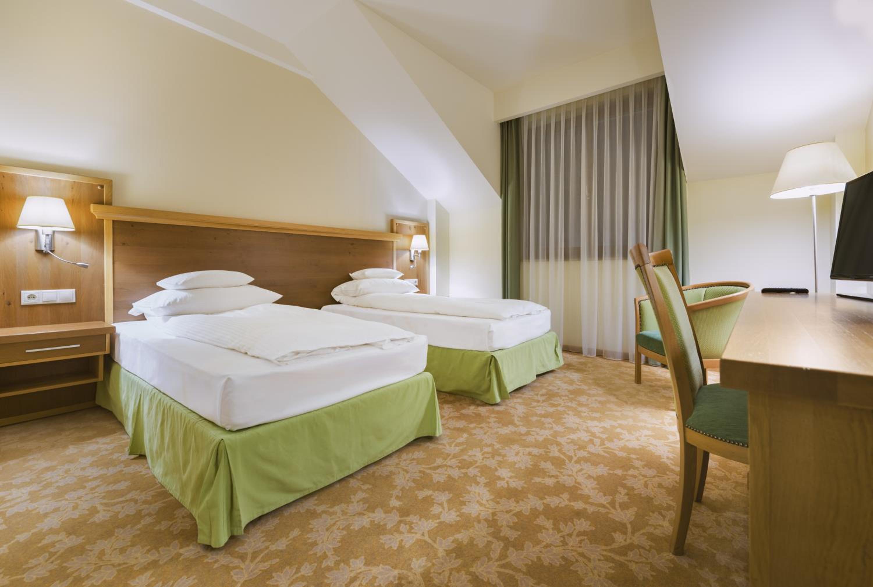 Twin Room - Photo 2