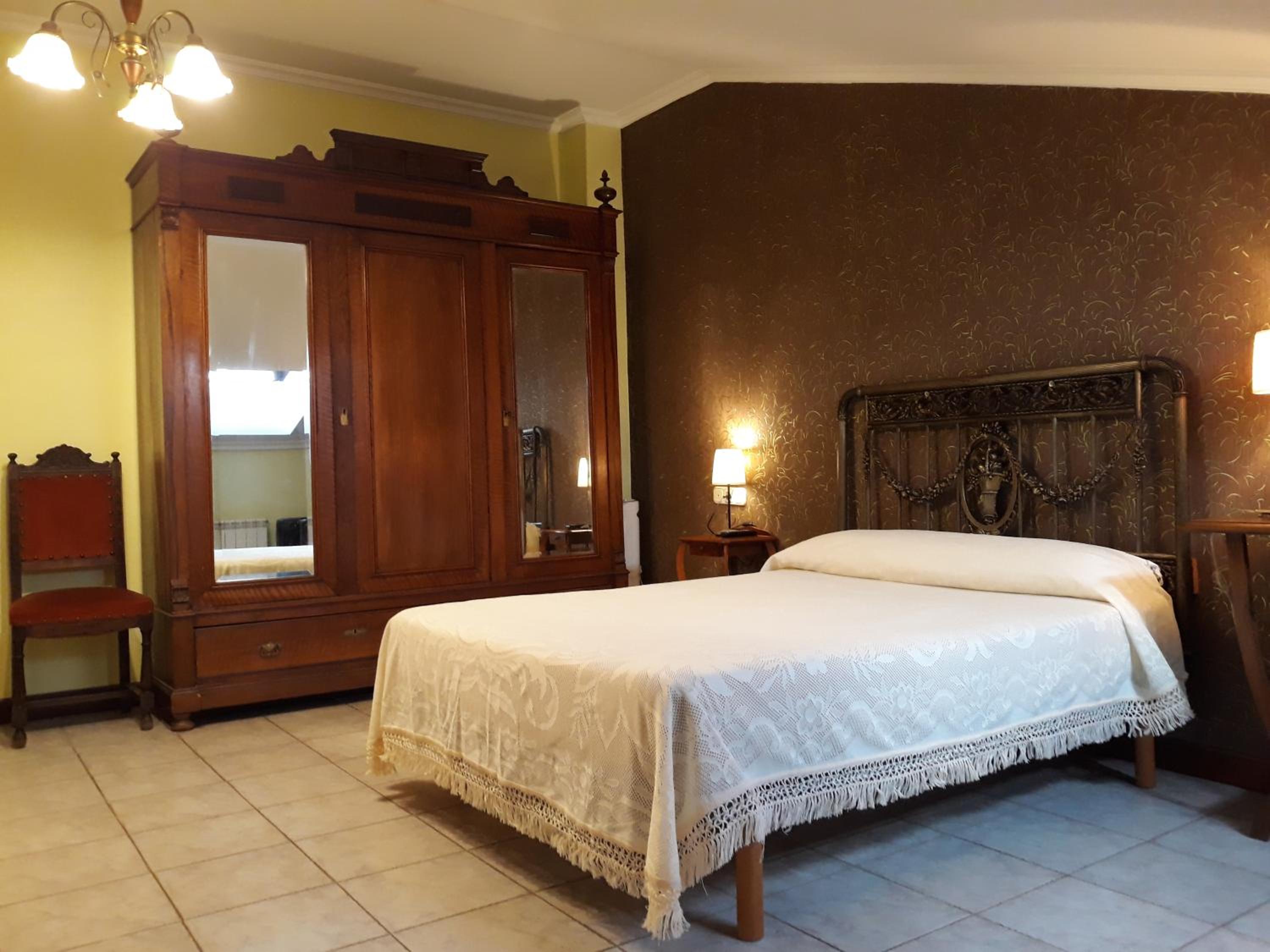 Large Double Room - Photo 8