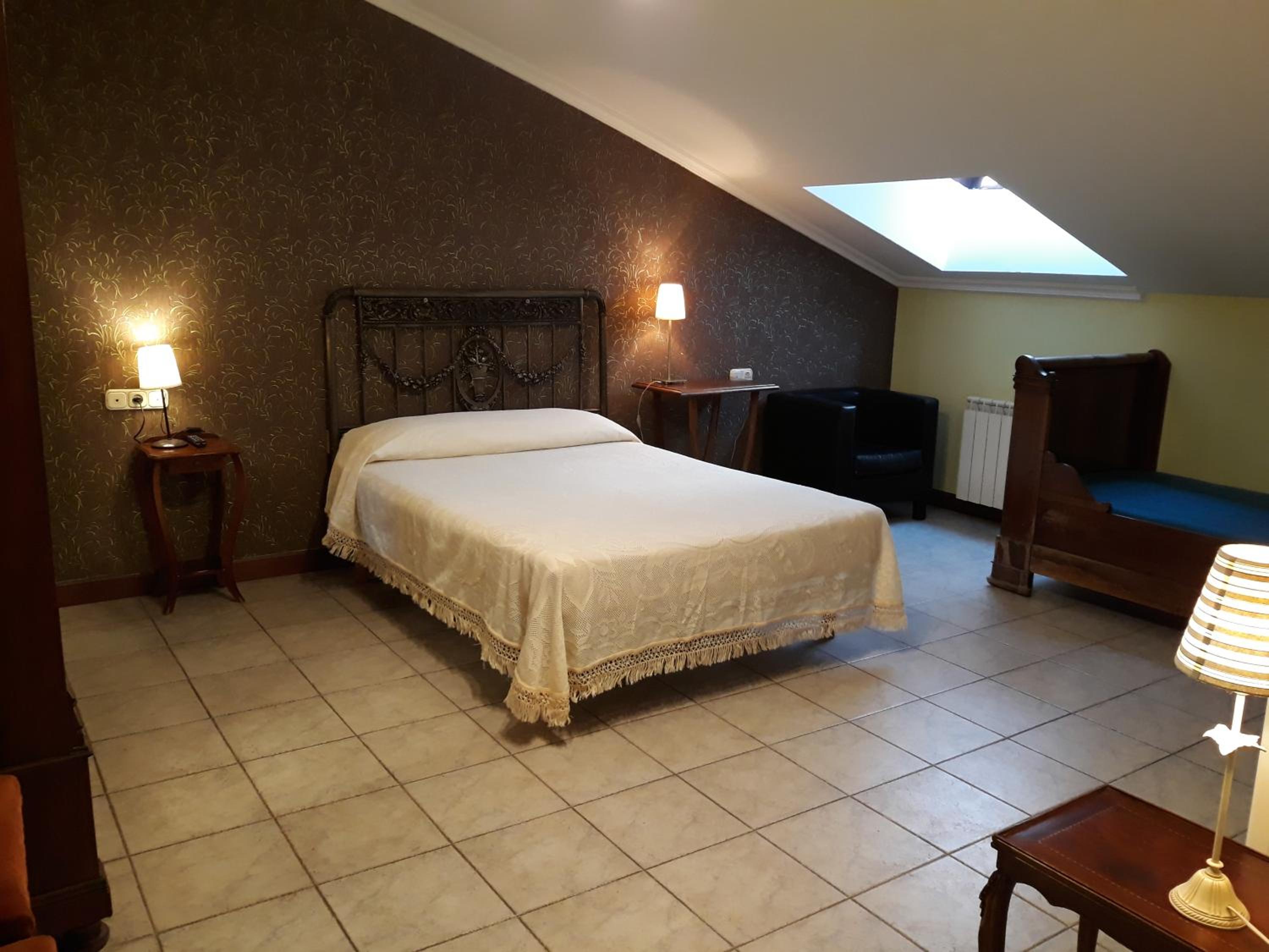 Large Double Room - Photo 1
