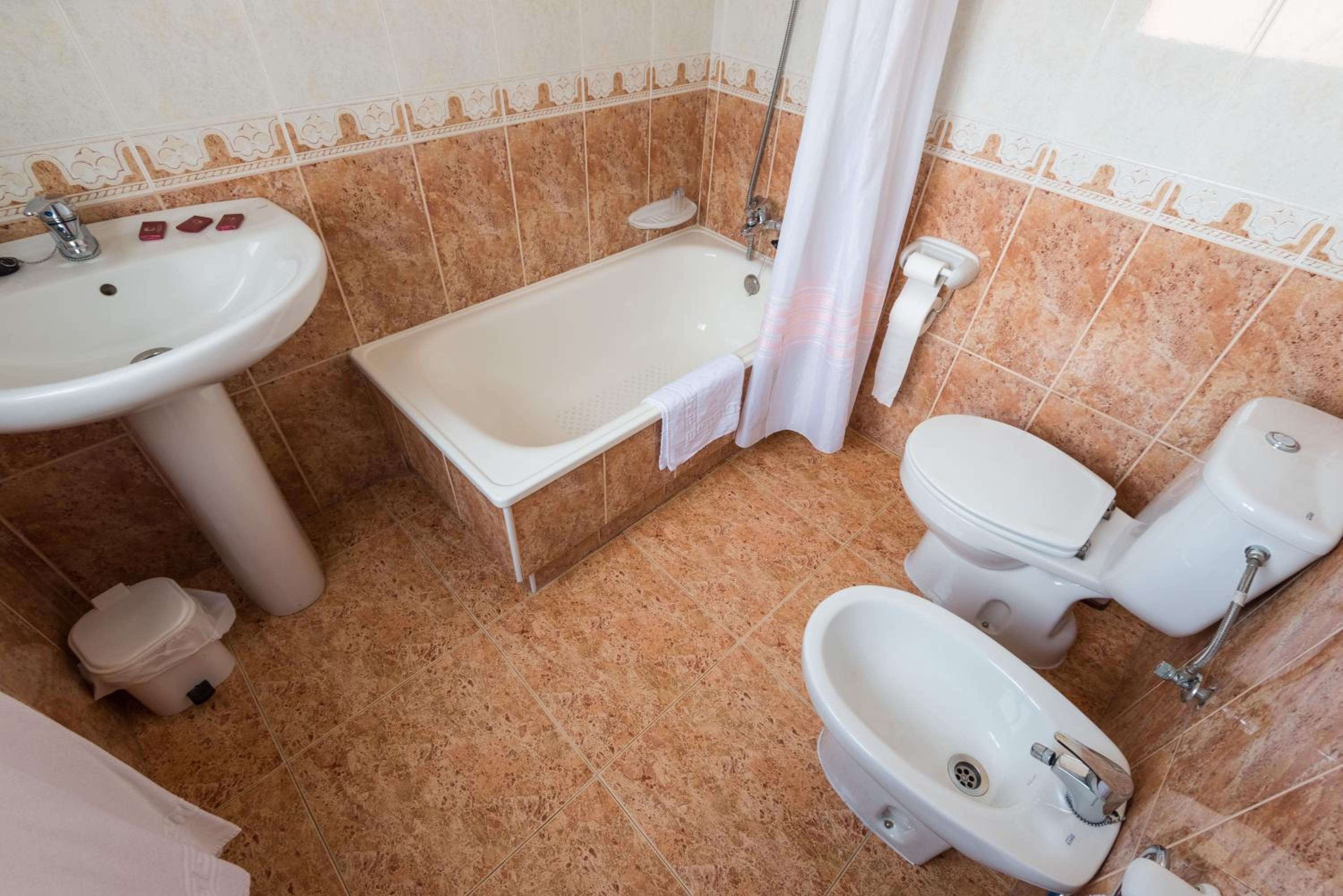 Double or Twin Room - Photo 3