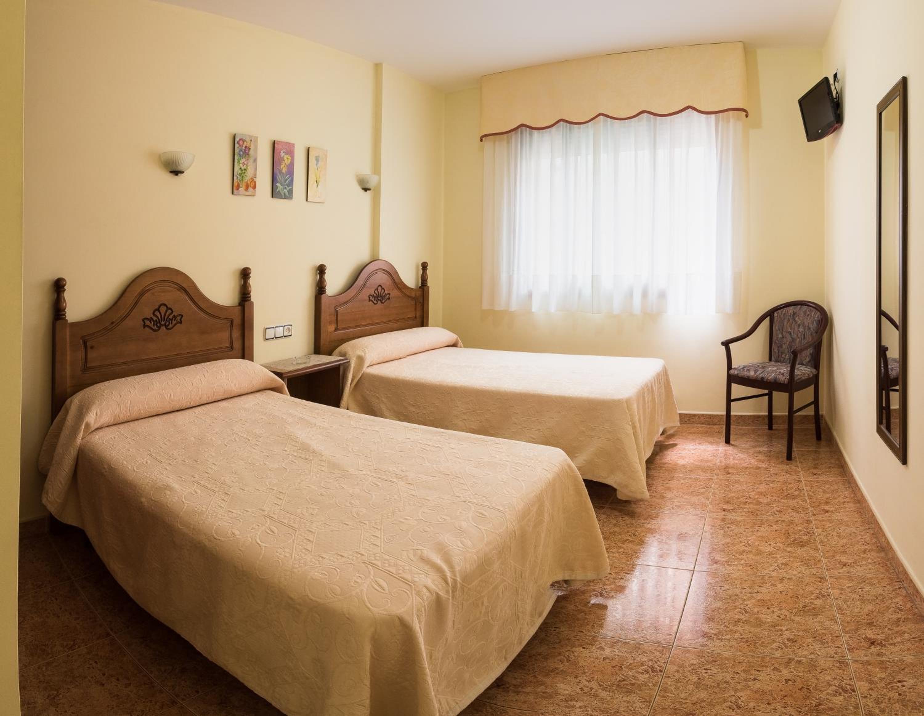 Double or Twin Room - Photo 25