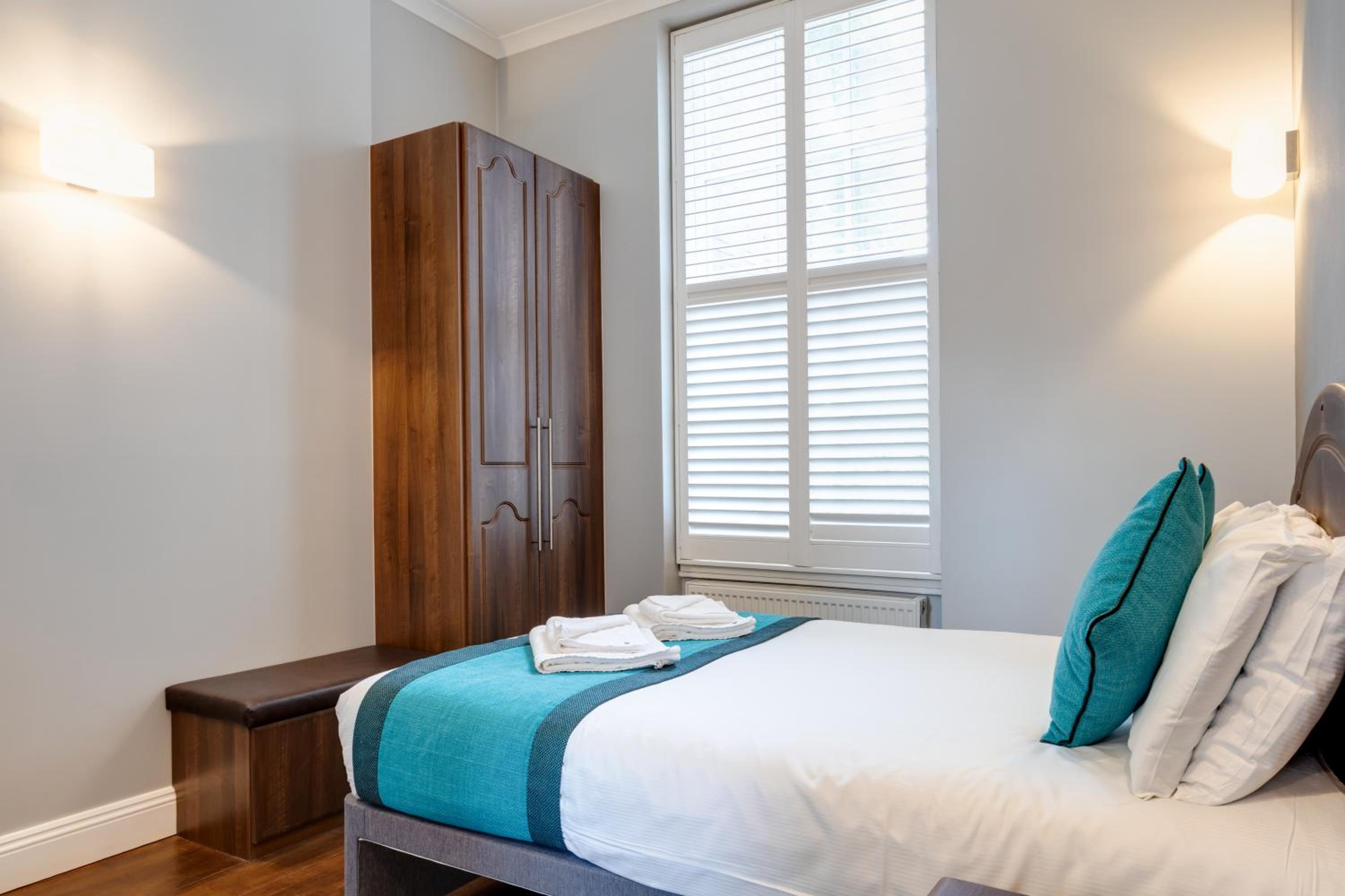 One-Bedroom Apartment with 2 Sofa Beds photo 2