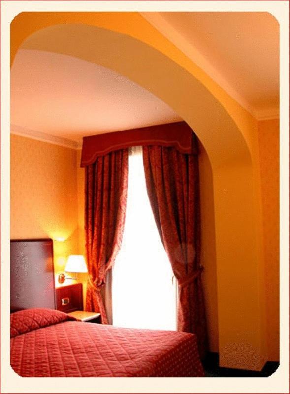 Standard Twin Room - Photo 4