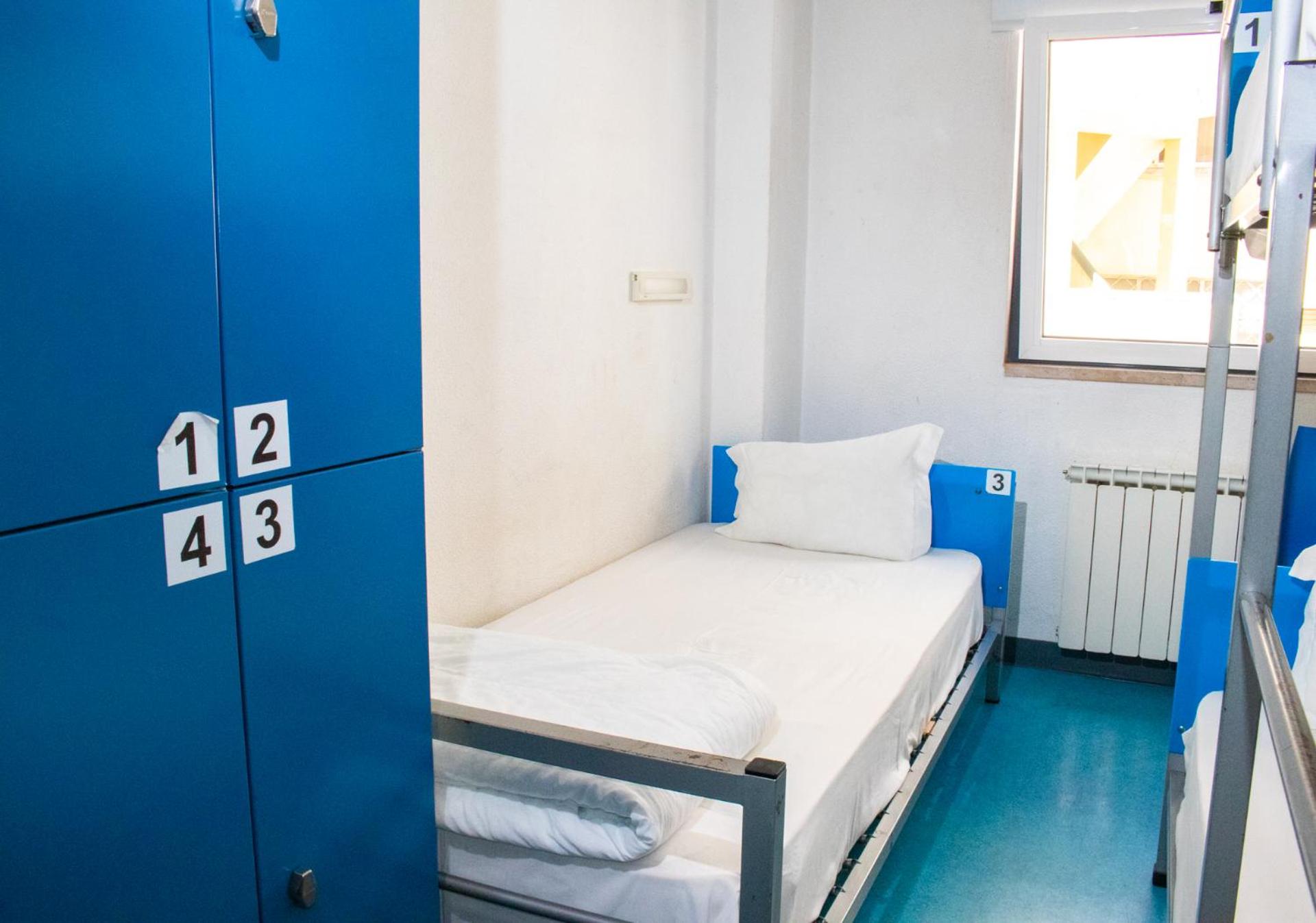 Bunk Bed in Male Dormitory Room  photo 1