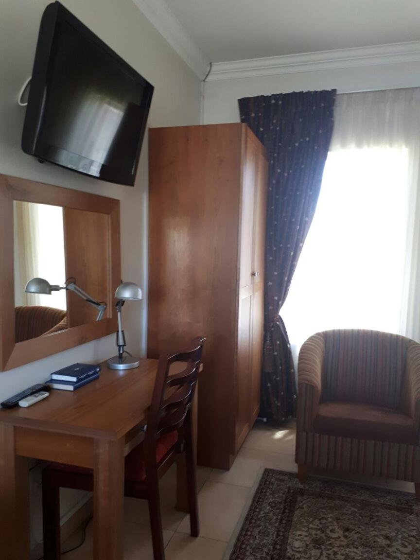 Queen Room